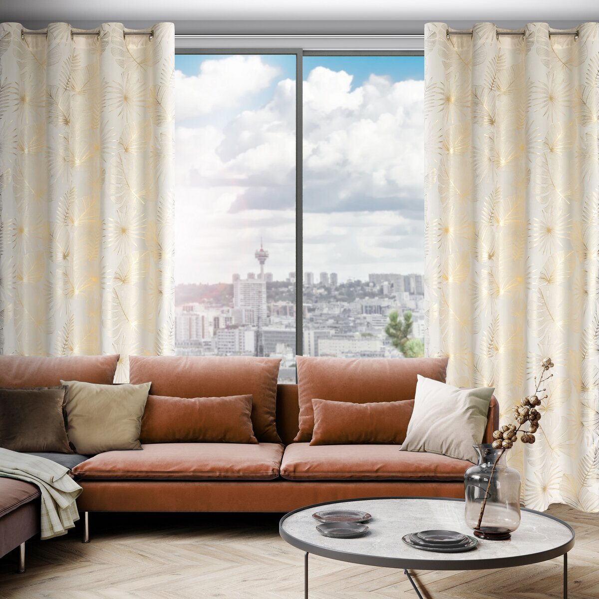 jakie zasłony do białych ścian i brązowych mebli