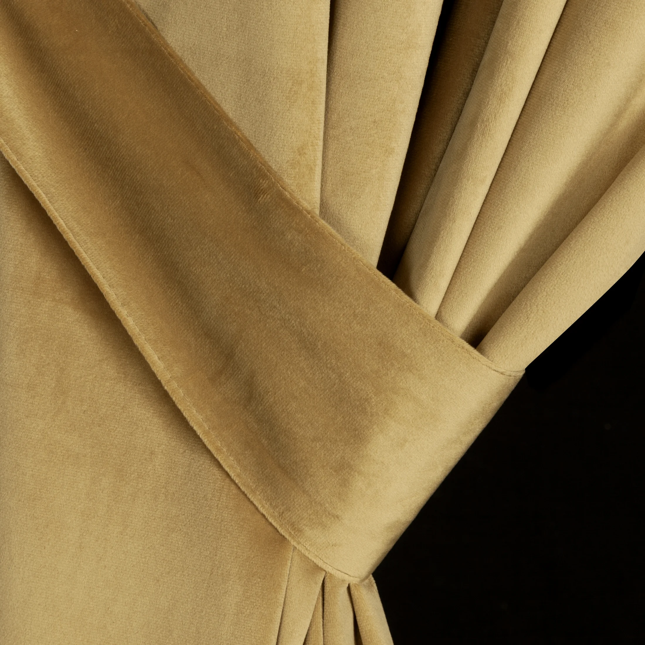 Zasłona ciemnobeżowa z tkaniny welwetowej, troczek w zestwie 140x300 cm taśma ANTARA Eurofirany