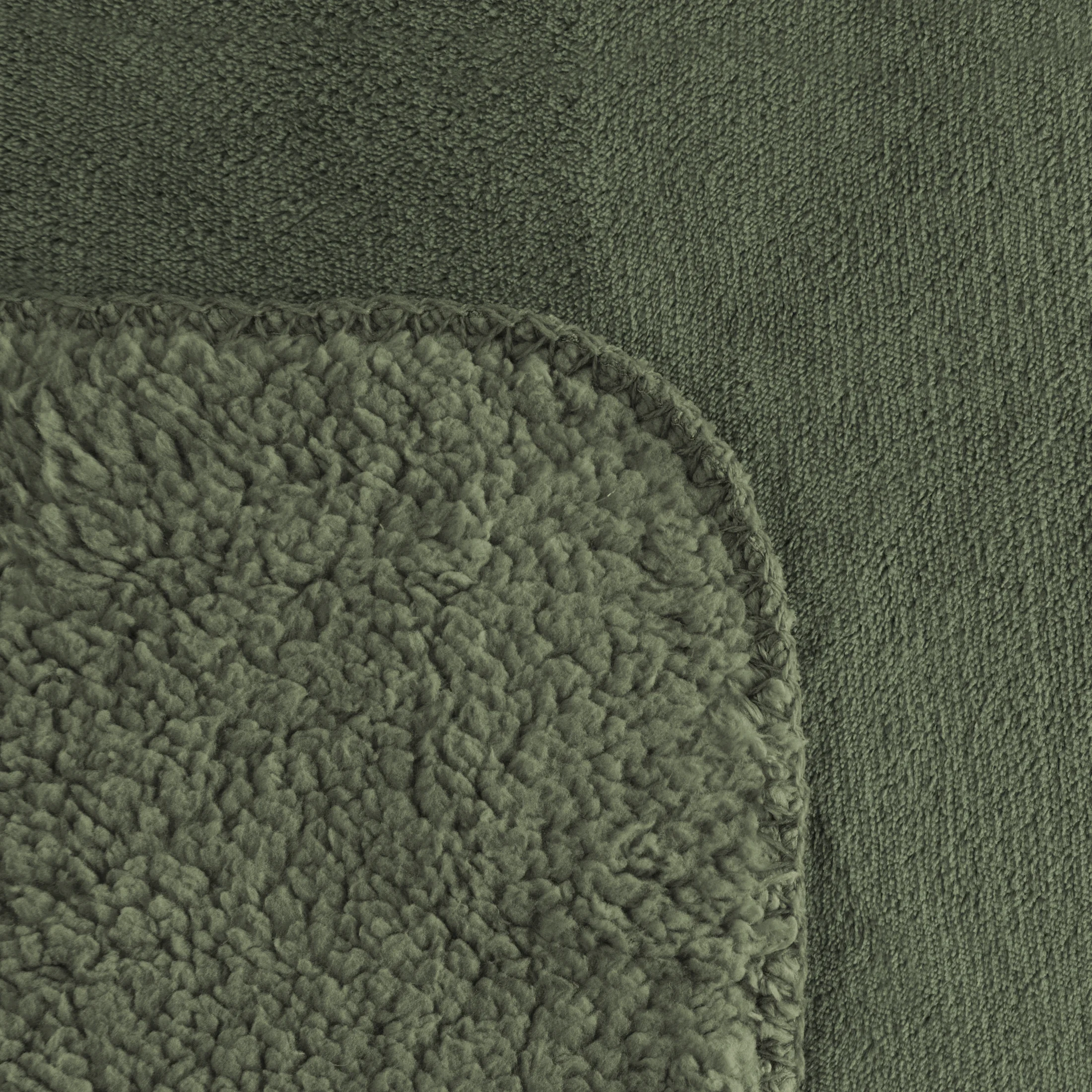 Narzuta, koc na fotel 70x160 cm oliwkowa z miękkiego polaru ze strukturą baranka TEDY Eurofirany Premium