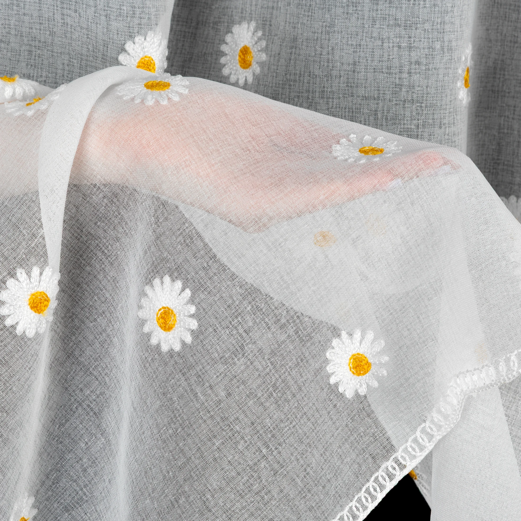 Firana biała z etaminy zdobiona haftem stokrotek 350x145 cm tunel - BELLIS Eurofirany