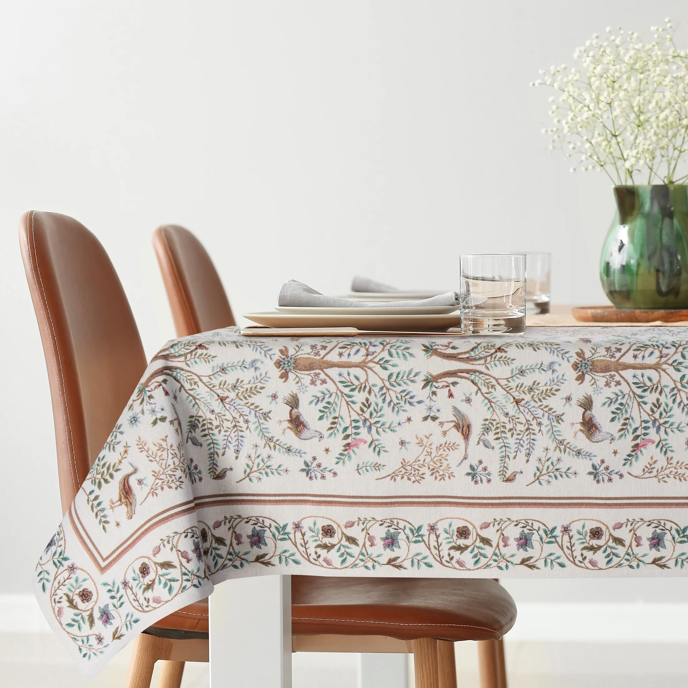 Obrus naturalno, jasnobrązowy 140x220 cm gobelinowy zdobiony nadrukiem inspirowanym projektami Williama Morrisa