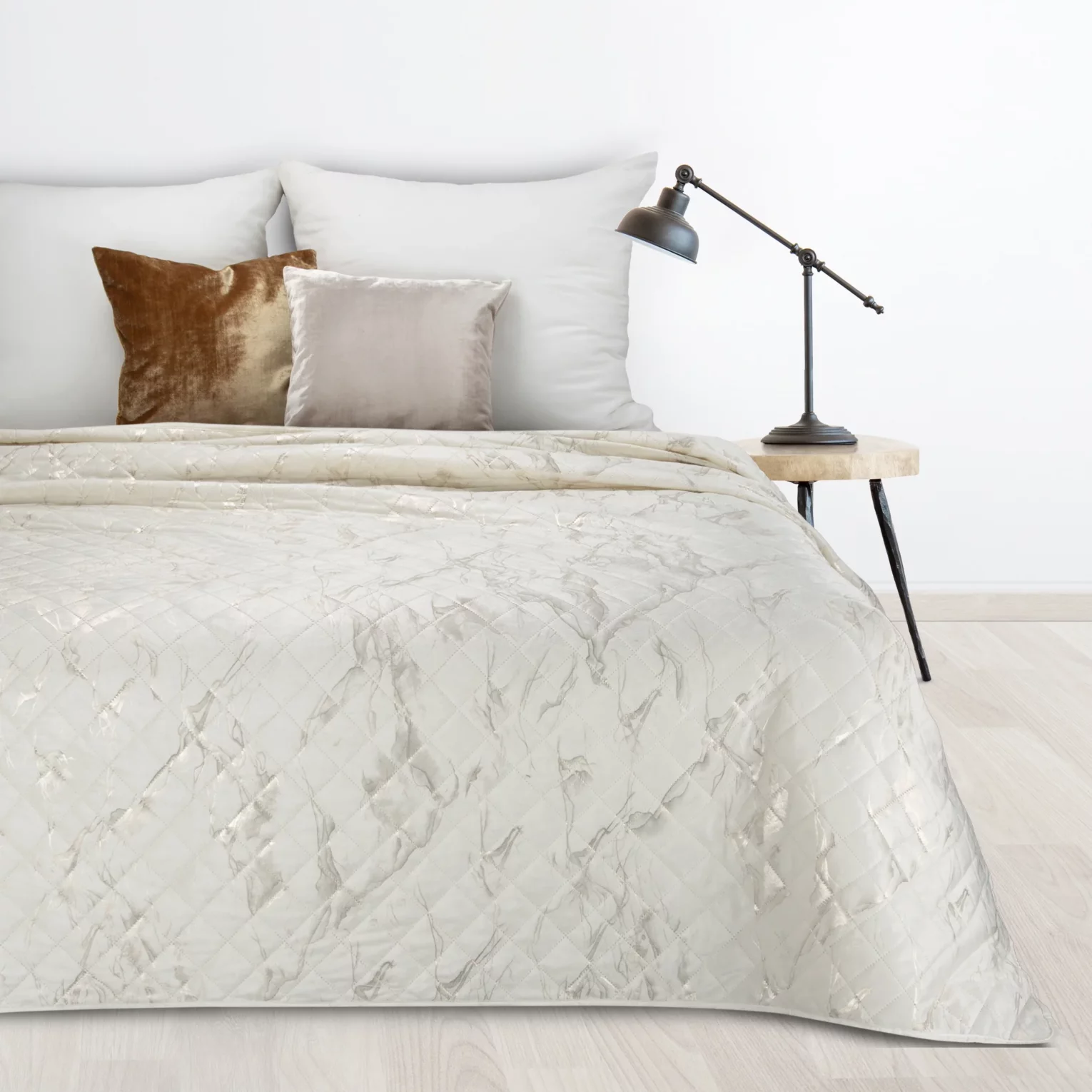 Narzuta welwetowa kremowo, złota 170x210 cm z welwetu zdobiona wzorem marmuru LUIZ 6 DESIGN 91 Eurofirany