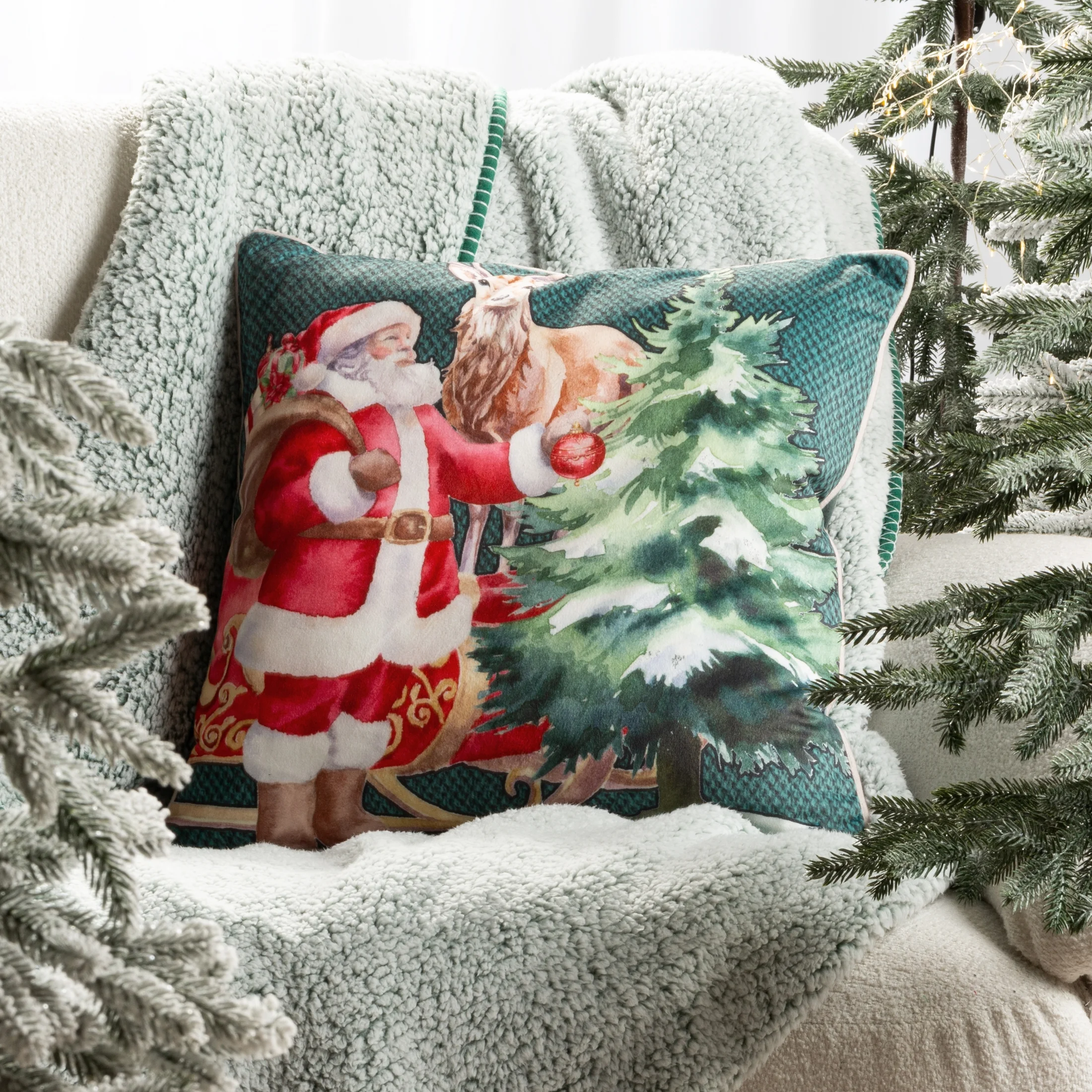 Poszewka na poduszkę 45x45 cm welwetowa zdobiona uroczym motywem świątecznym ciemnozielona, czarna Eurofirany