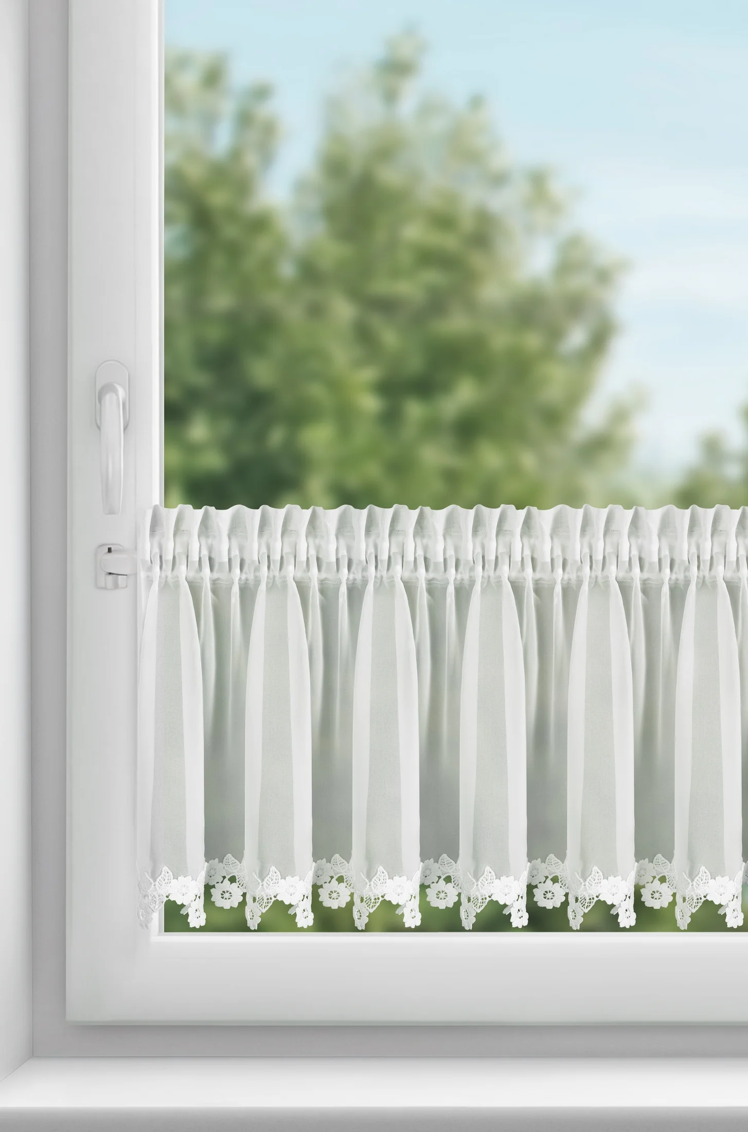 Zazdrostka biała z szyfonu zdobiona haftowaną aplikacją 30x150 cm taśma - LILI Eurofirany