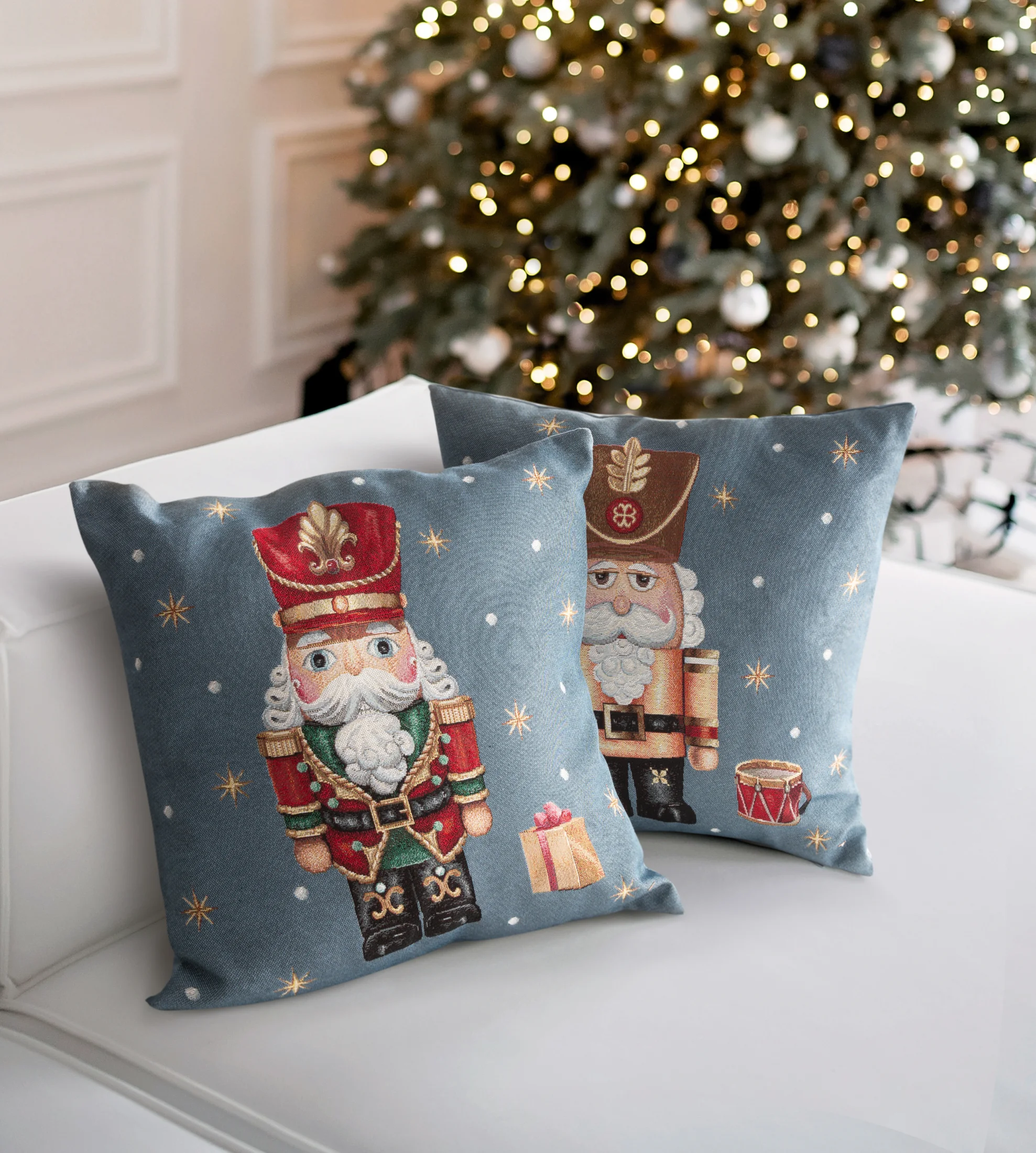 Poszewka na poduszkę 45x45 cm bawełniana, gobelinowa zdobiona wzorem dziadka do orzechów popielato, czerwona GOB Eurofirany