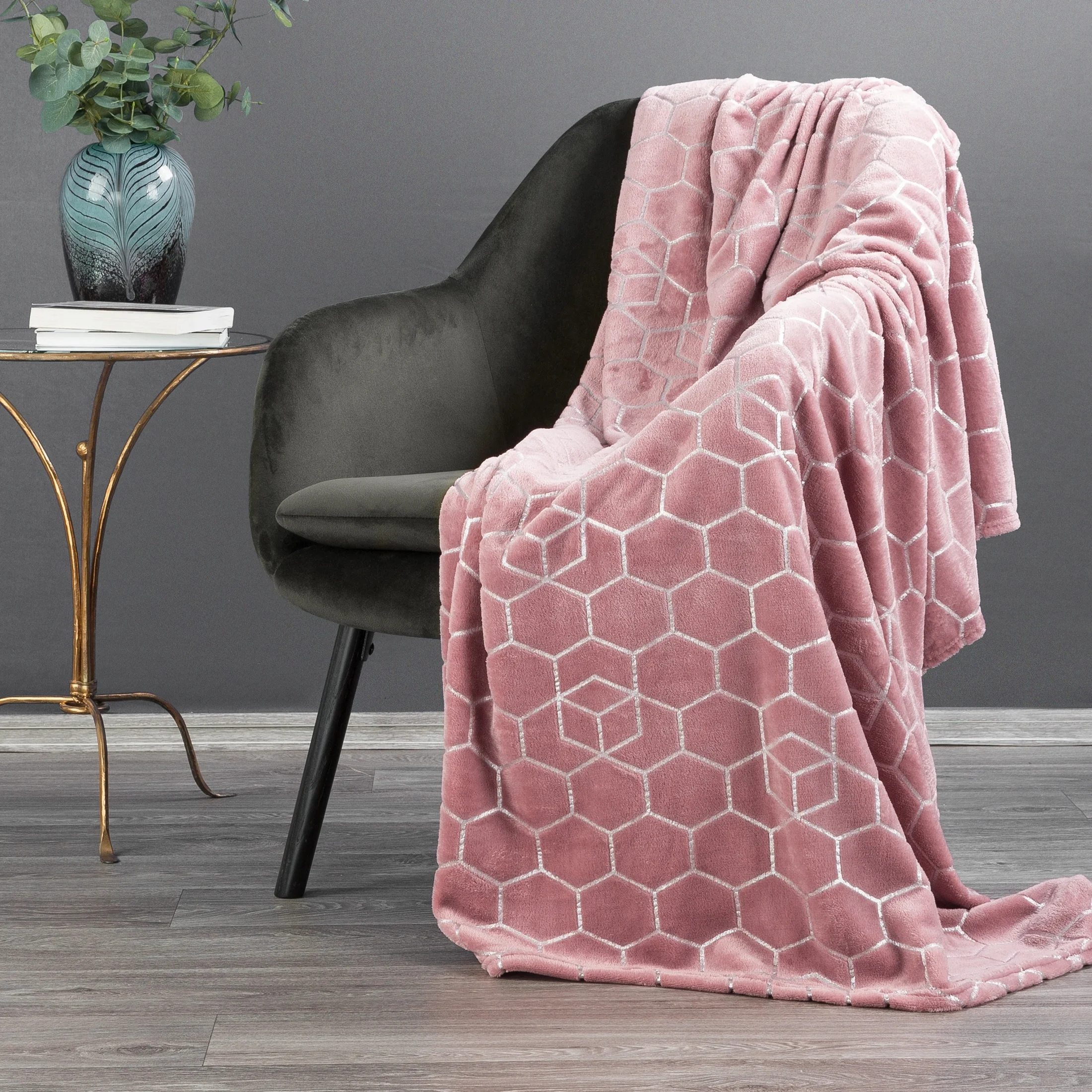 Koc 150x200 cm różowy z geometrycznym nadrukiem MALIBU Eurofirany