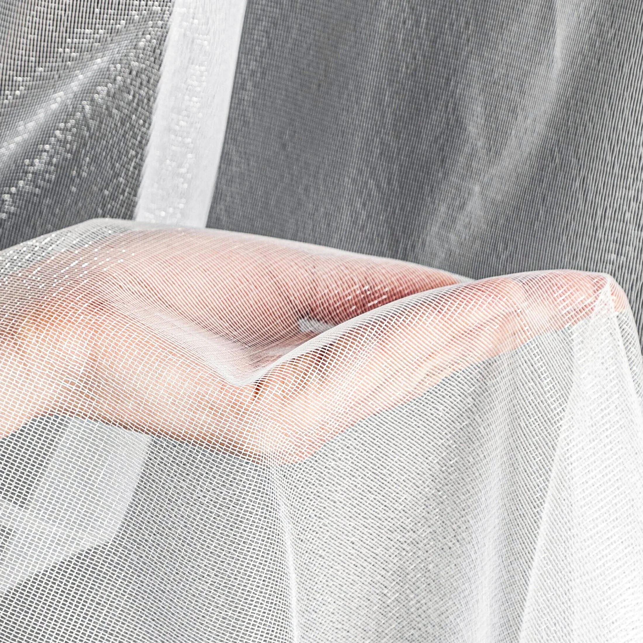 Firana biała z lekkiej i błyszczącej tkaniny 135x250 cm przelotka SYLVIA ELLA LINE Eurofirany