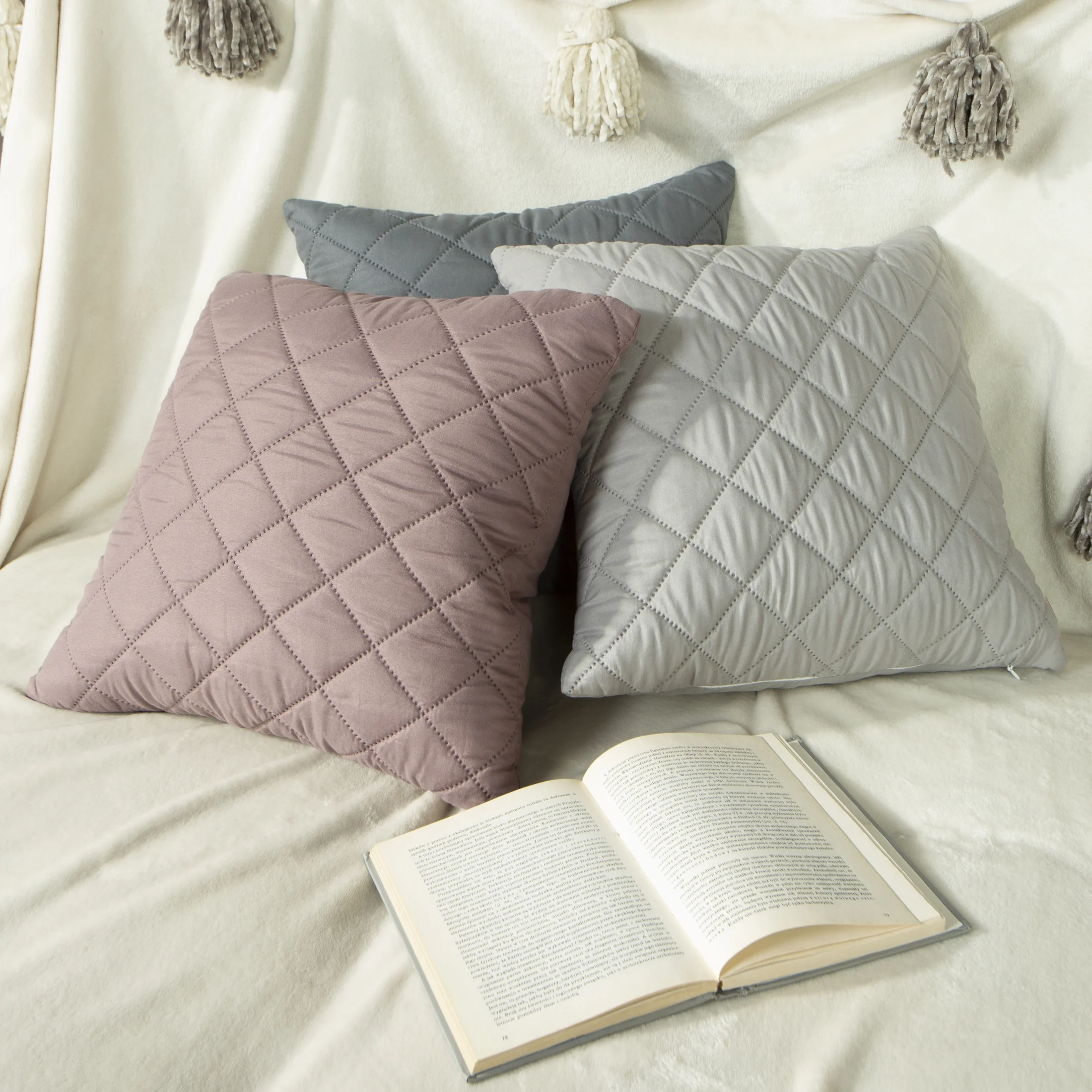 Poszewka na poduszkę 40x40 cm z geometrycznym wzorem wykonanym techniką hot press ciemnoróżowa ALARA DESIGN 92 Eurofirany