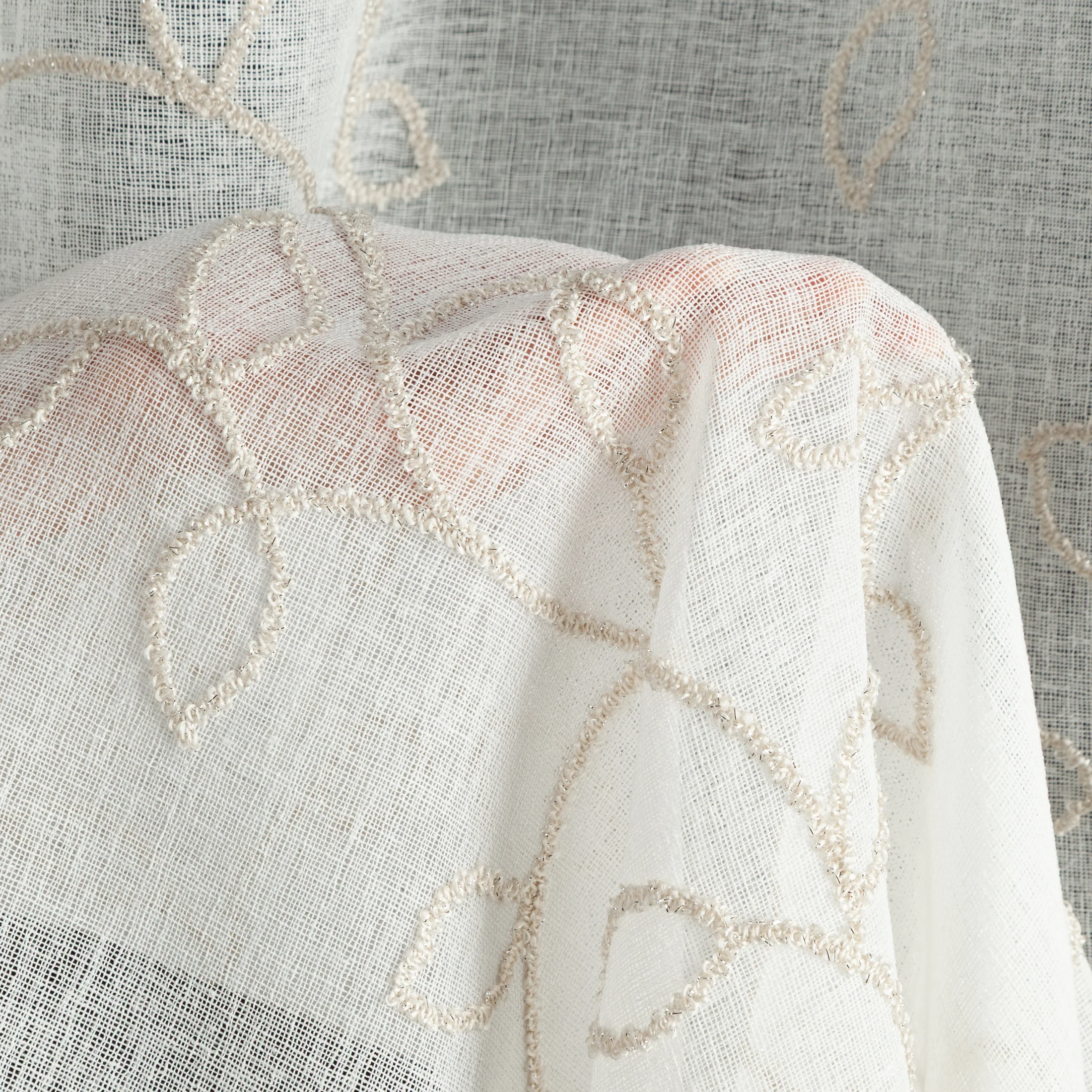 Zasłona biała zdobiona szenilowym haftem w liście 140x250 cm przelotki - ILENA Eurofirany