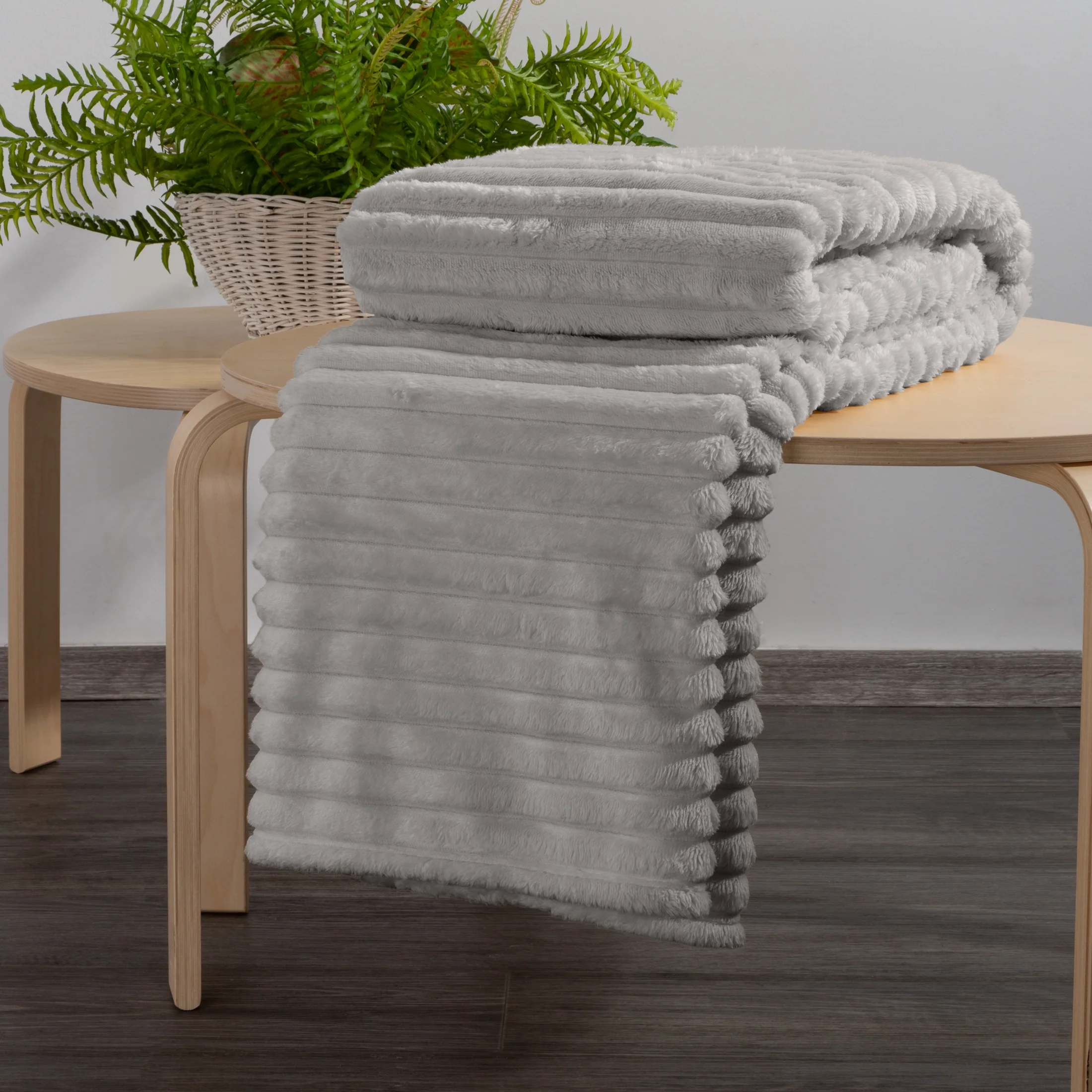 Koc flano 200x220 cm beżowy zdobiony wytłaczanym wzorem z efektem 3D SOFT DESIGN 91 Eurofirany