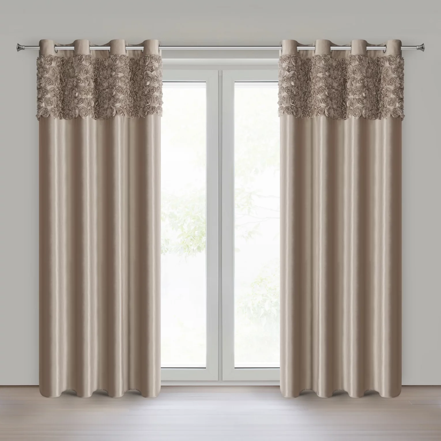Zasłona ciemnobeżowa z welwetu zdobiona aplikacją 3D róż 140x250 cm  przelotka - ROSES Eva Minge Eurofirany