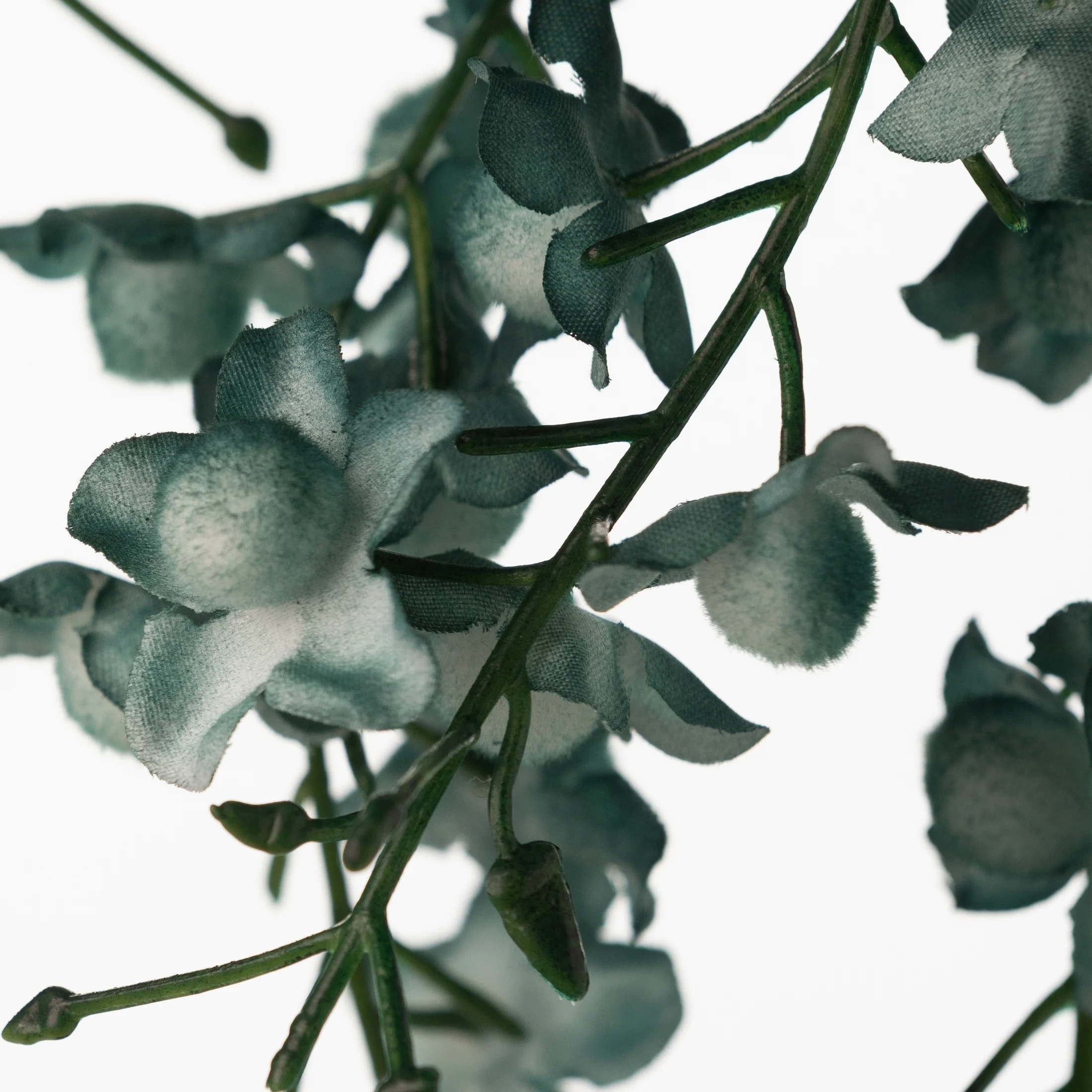 Gałązka sztuczna niebieska z drobnymi kwiatami 84 cm