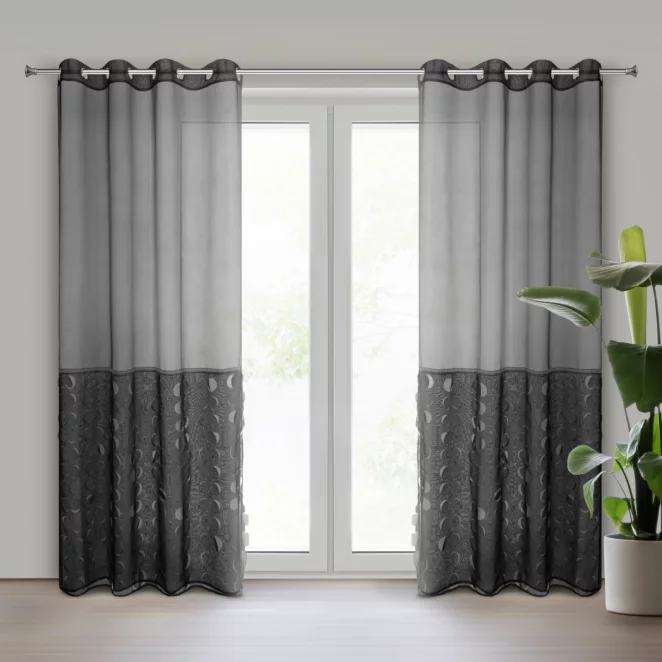 Firana czarna z delikatnego woalu zdobiona wycinanym laserowo wzorem 140x250 cm przelotka DEBORA Eurofirany