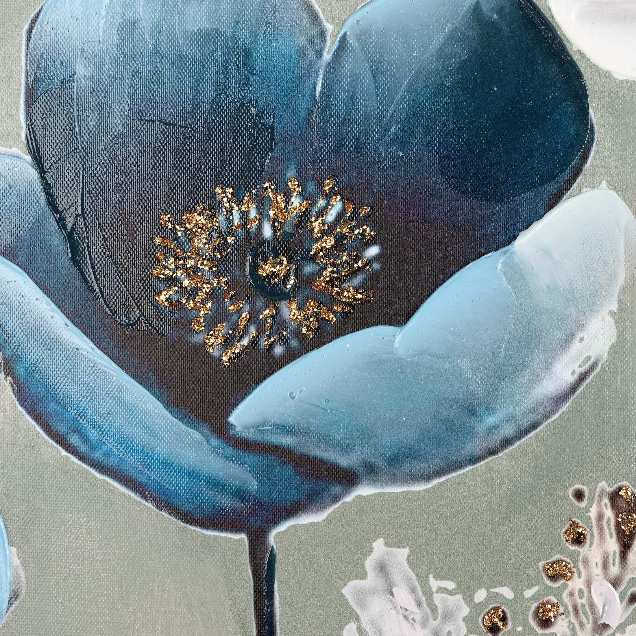 Obraz niebiesko, biały nadruk na płótnie w kwiaty 60x90 cm Eurofirany