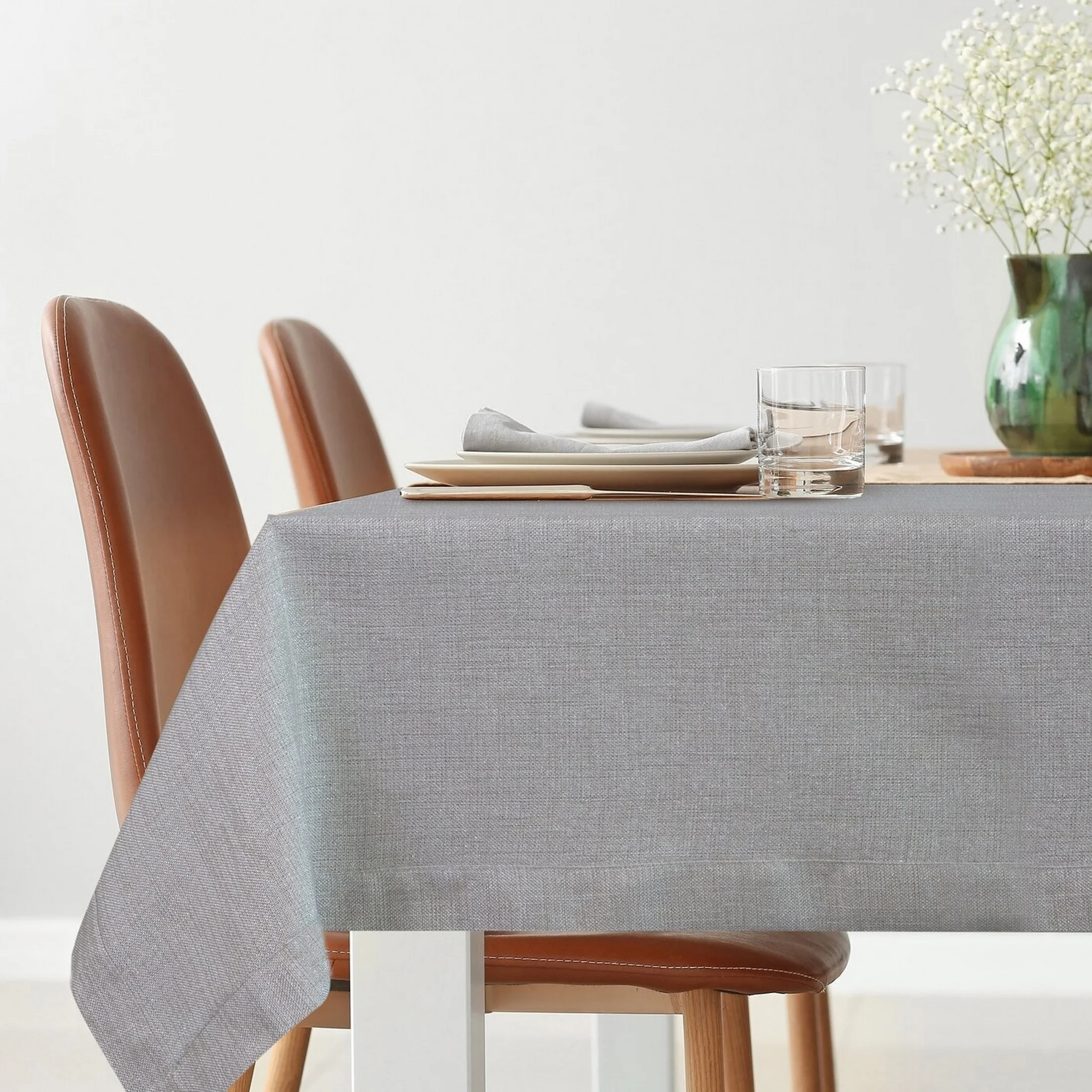 Obrus srebrny 140x240 cm o płóciennym splocie BIANCA 1 z dodatkiem błyszczącej nici wykończony podwójną listwą na brzegach