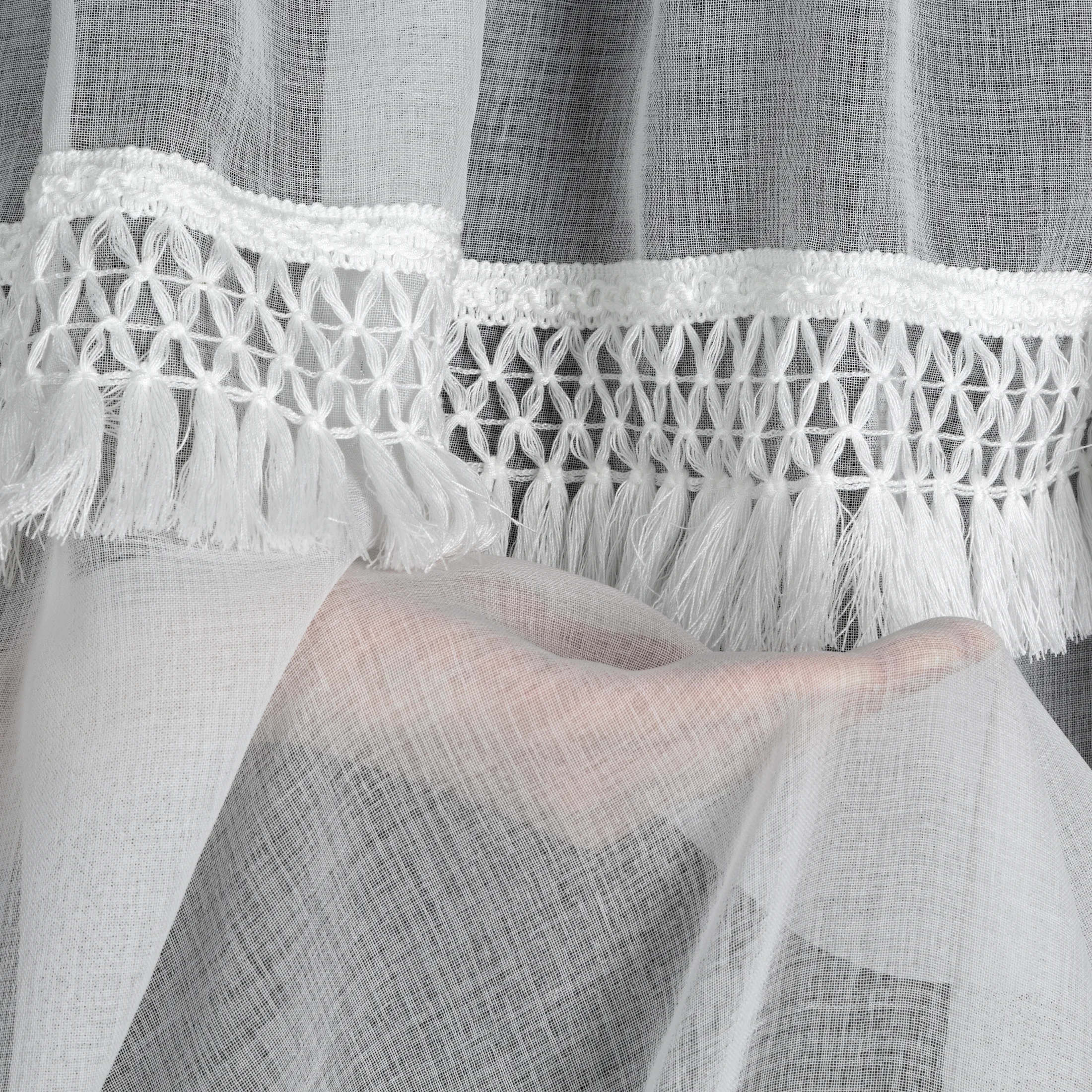 Firana biała z etaminy zdobiona subtelnym pasem frędzli w stylu eko 140x270 cm taśma KIRA 1 Eurofirany