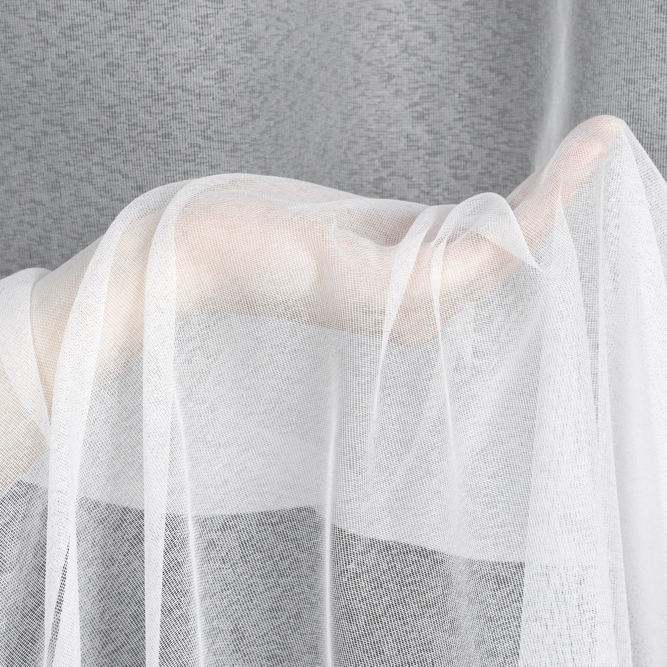 Firana biała z gładkiej tkaniny o strukturze drobnej siateczki 350x270 cm taśma TAMINA Eurofirany