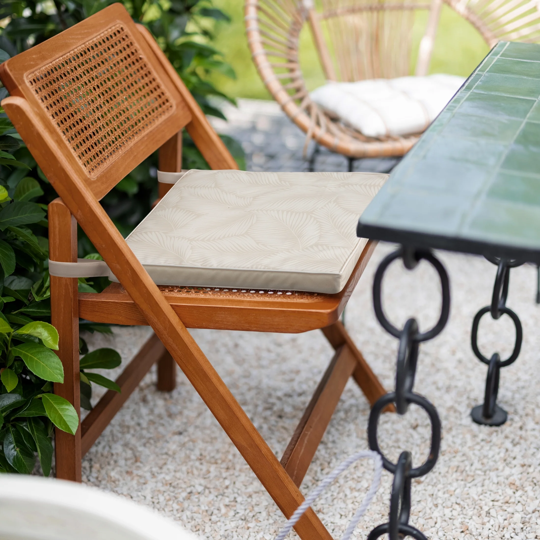 Siedzisko GARDEN z wodoodpornej tkaniny z wzorem kwiatów Eurofirany