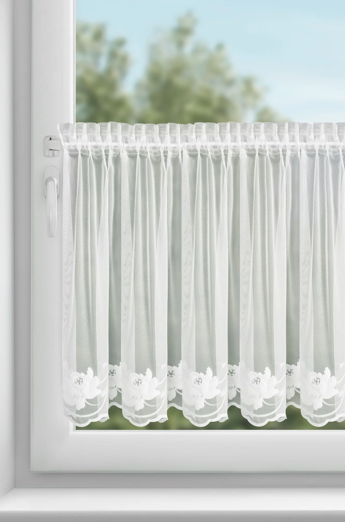 Zazdrostka biała z drobnej siateczki zdobiona subtelnym haftem 70x150 cm taśma - LETI Eurofirany