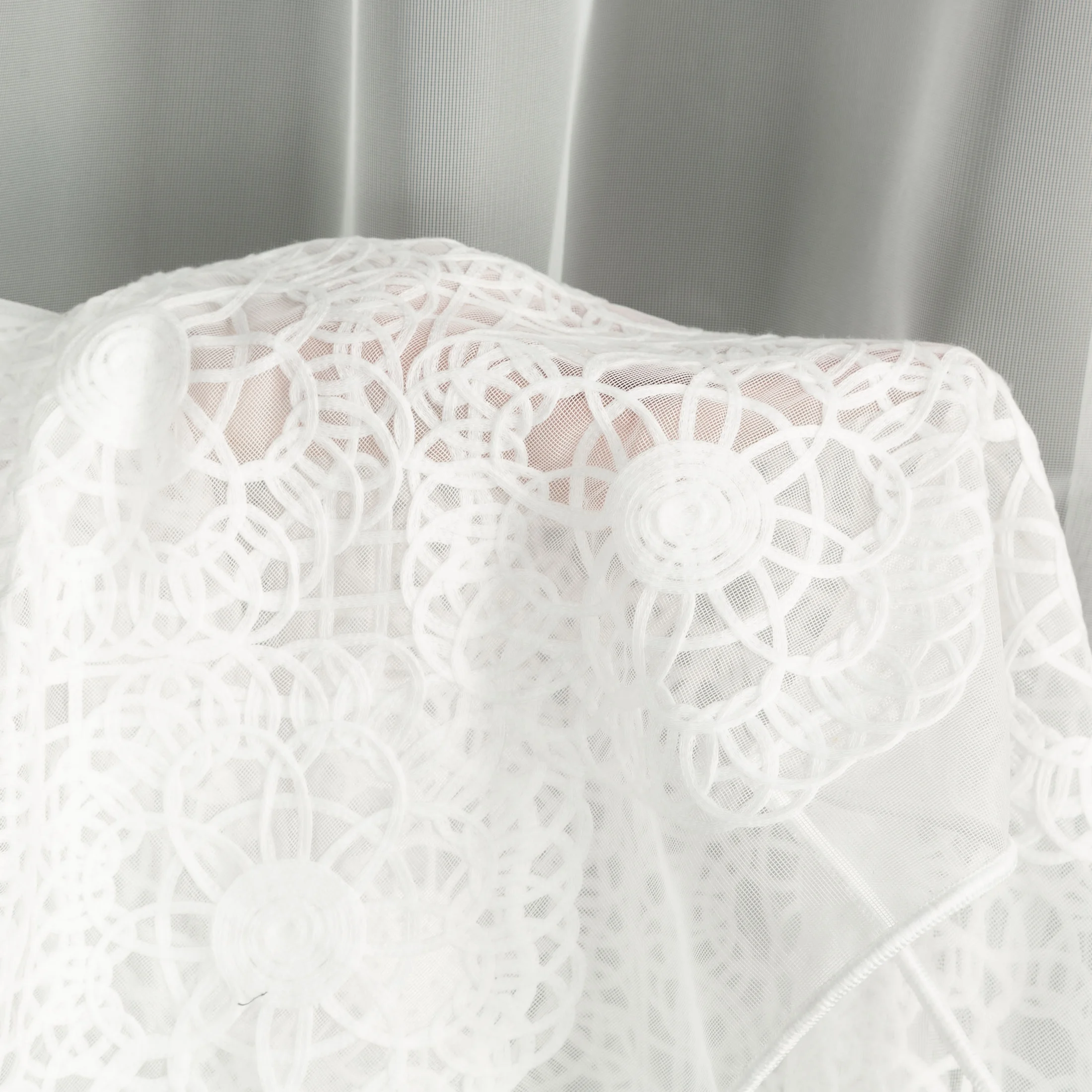 Firana naturalny z tkaniny typu peru zdobiona aplikacją 140x250 cm przelotka - LIZA Eurofirany