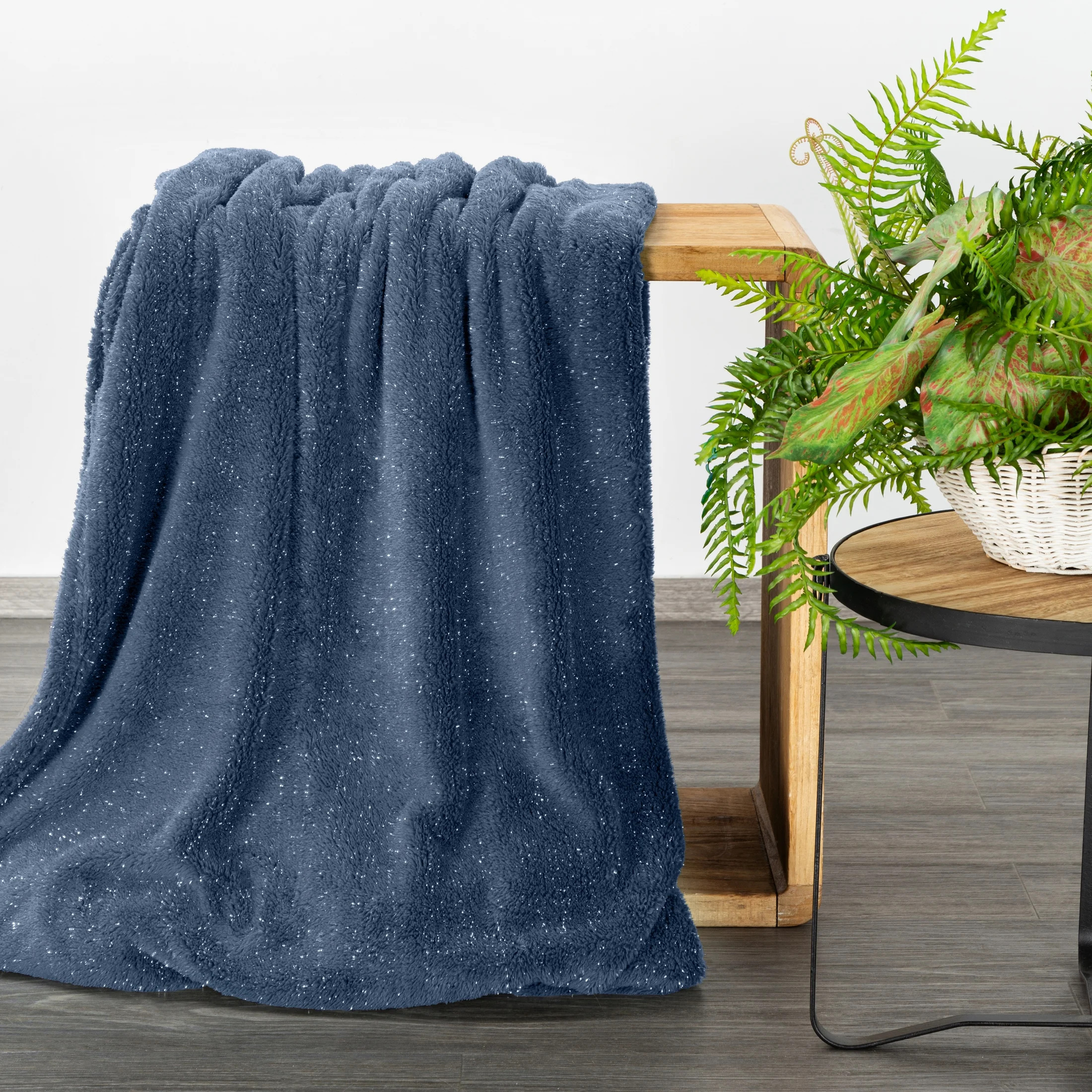 Koc 150x200 cm granatowo, srebrny z dodatkiem lśniącej nici BLINK DESIGN 91 Eurofirany