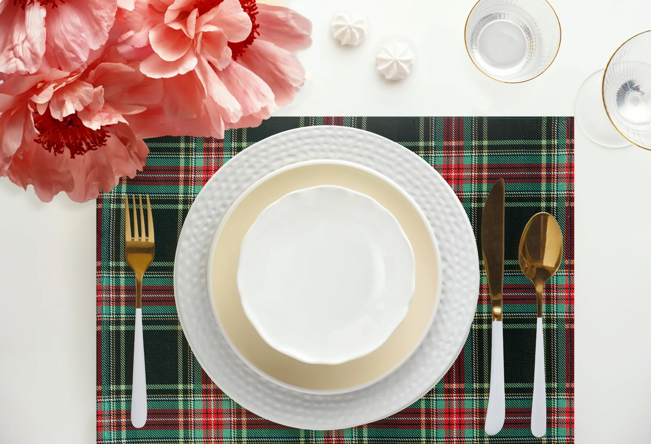 Komplet serwetek świątecznych na stół 4 szt 30x40 cm czerwono, zielony bawełnianych zdobionych kratą AURORA Eurofirany