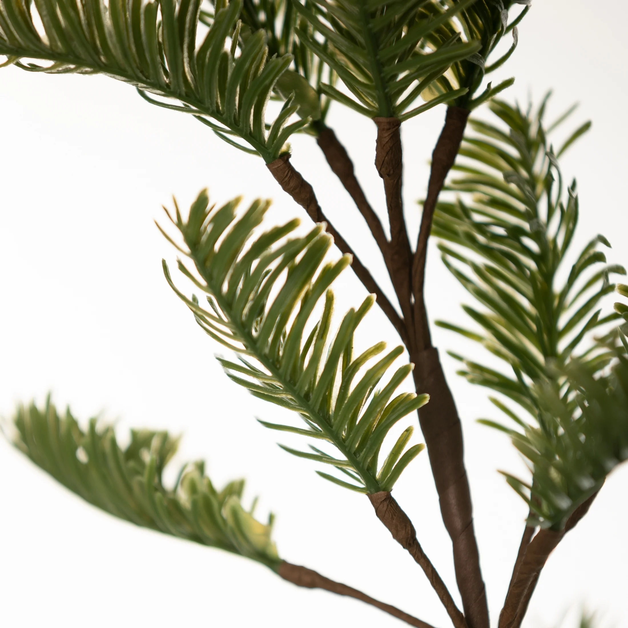 Gałązka sztuczna zielona z igłami 75 cm