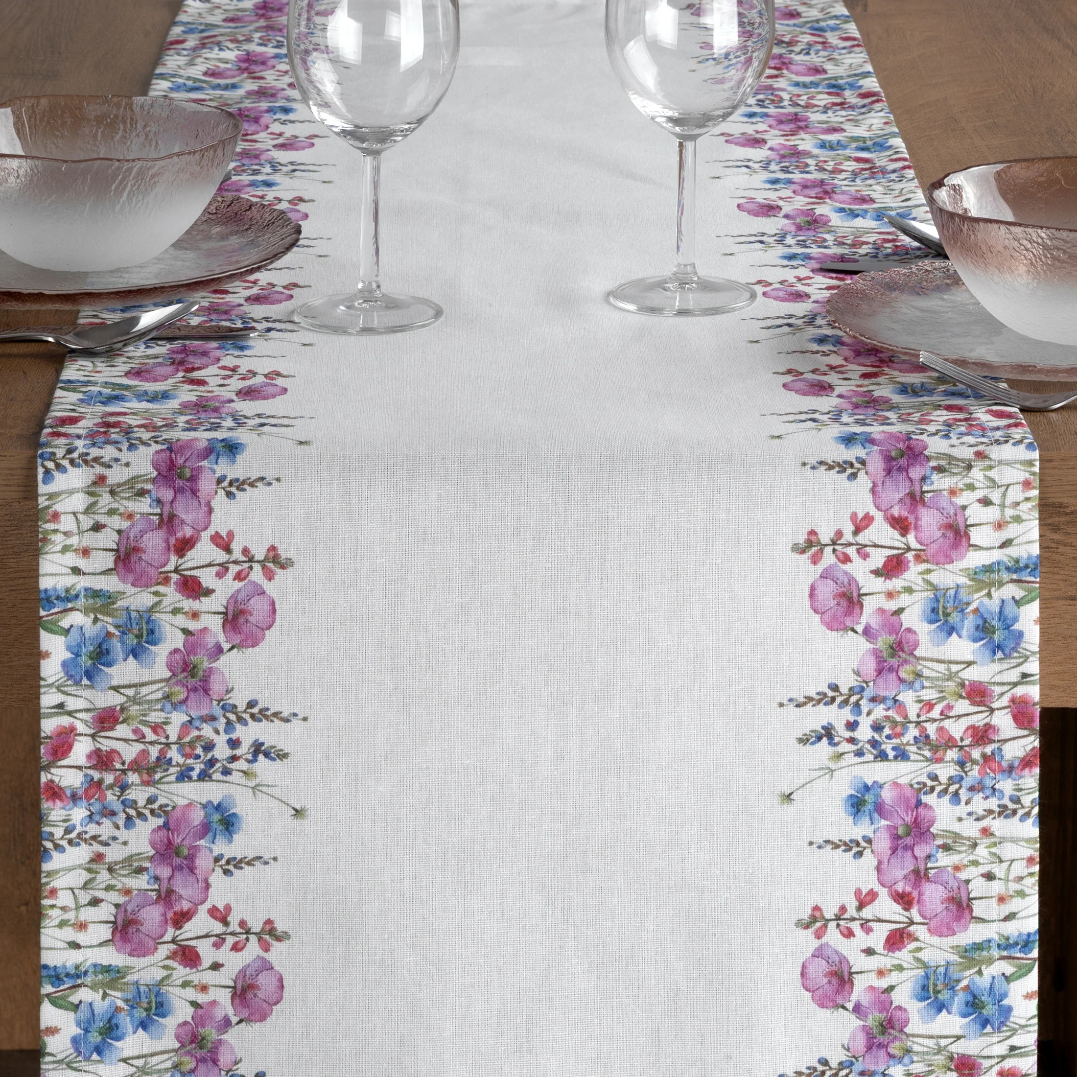 Bieżnik na stół plamoodporny 40x140 cm biało, różowy z motywem wiosennych kwiatów - RUBY Eurofirany