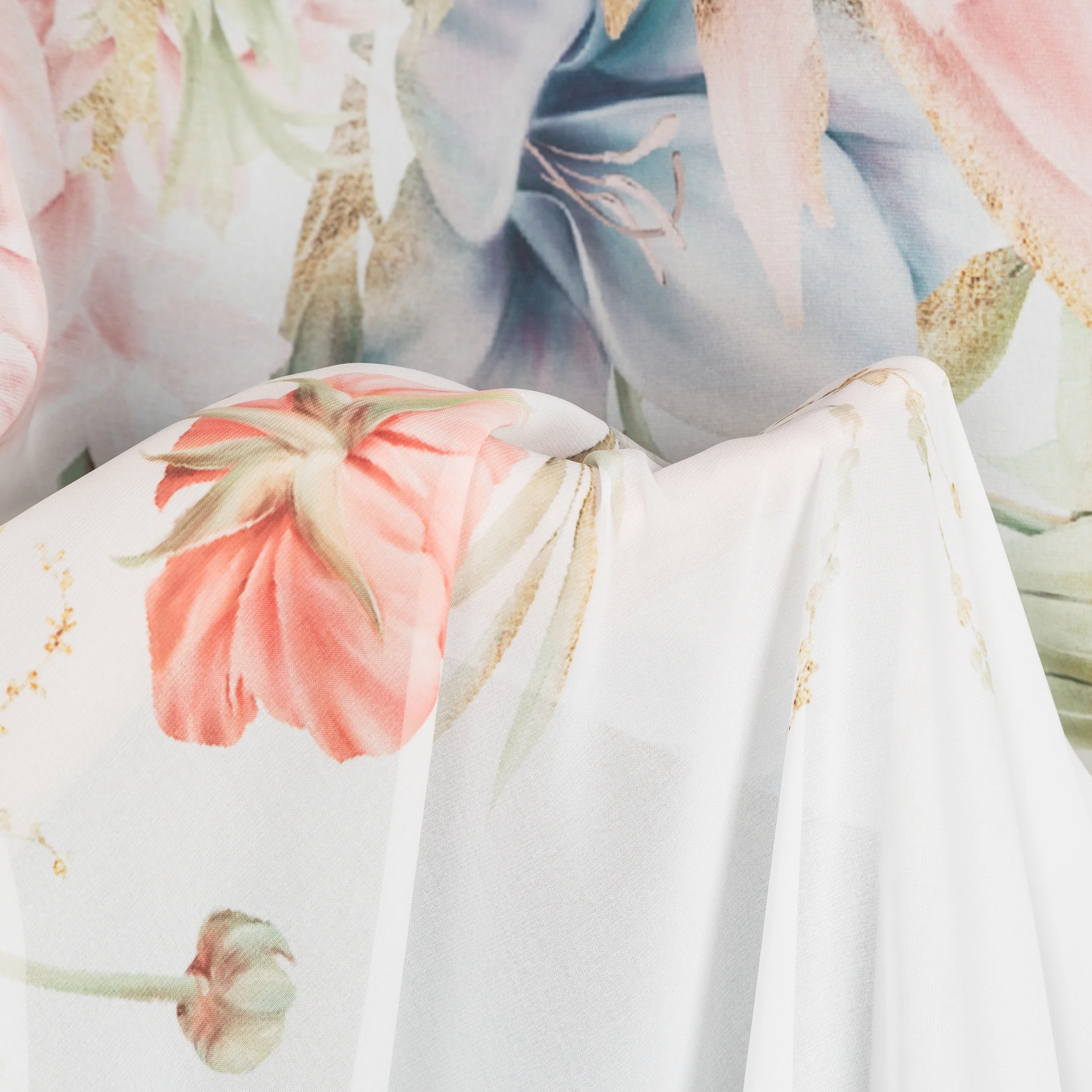 Zasłona biało, różowa zdobiona wzorem botanicznym z etaminy 135x250 przelotka ARLENA Eurofirany