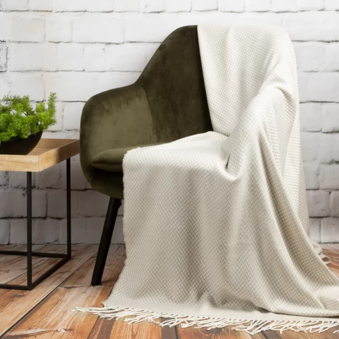 Koc akrylowy 130x170 cm beżowo, biały z drobnym strukturalnym wzorem i frędzlami AKRYL 3 EUROFIRANY PREMIUM