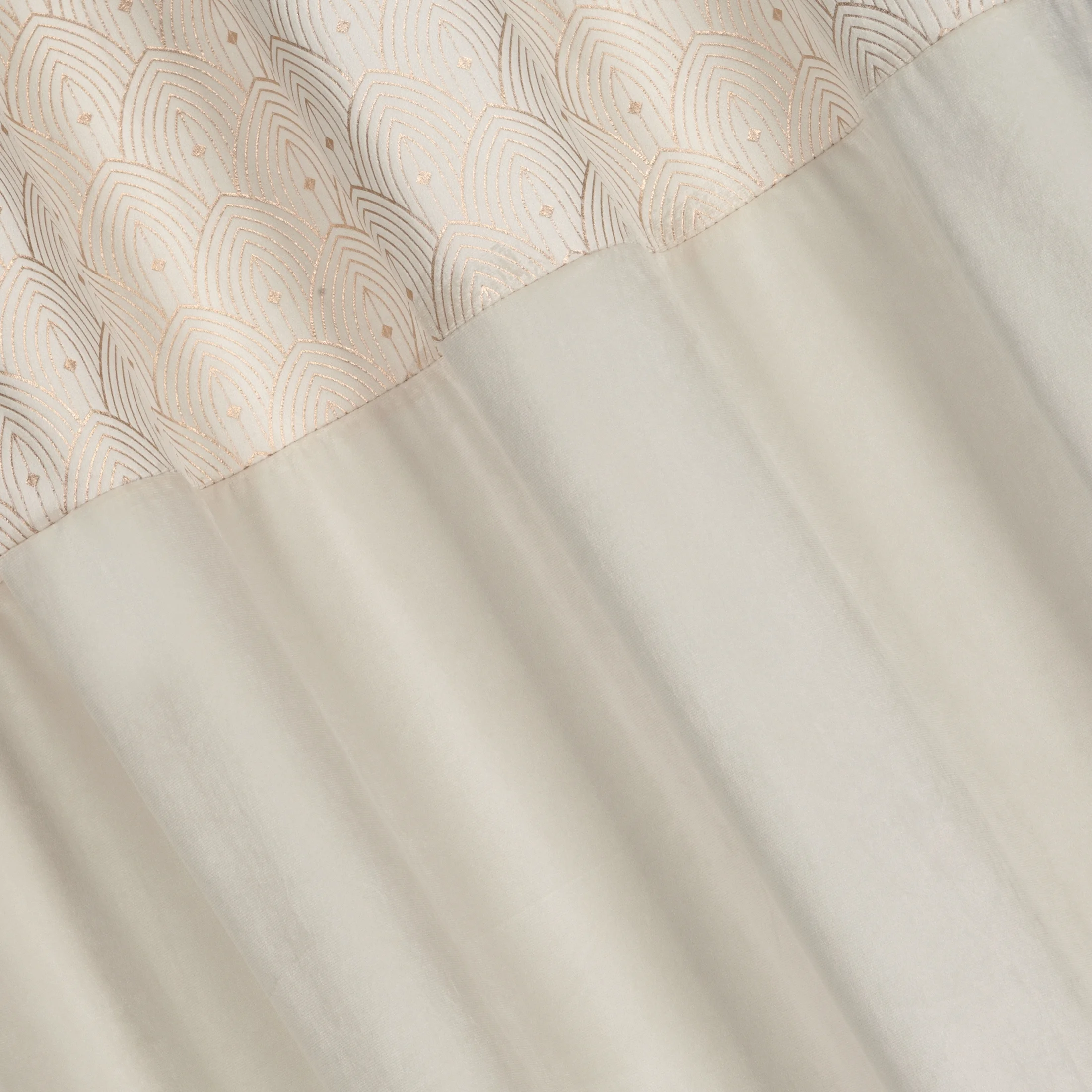 Zasłona kremowa z aplikacją z błyszczącego welwetu 140x250 cm przelotka AGNES Design 91 Eurofirany