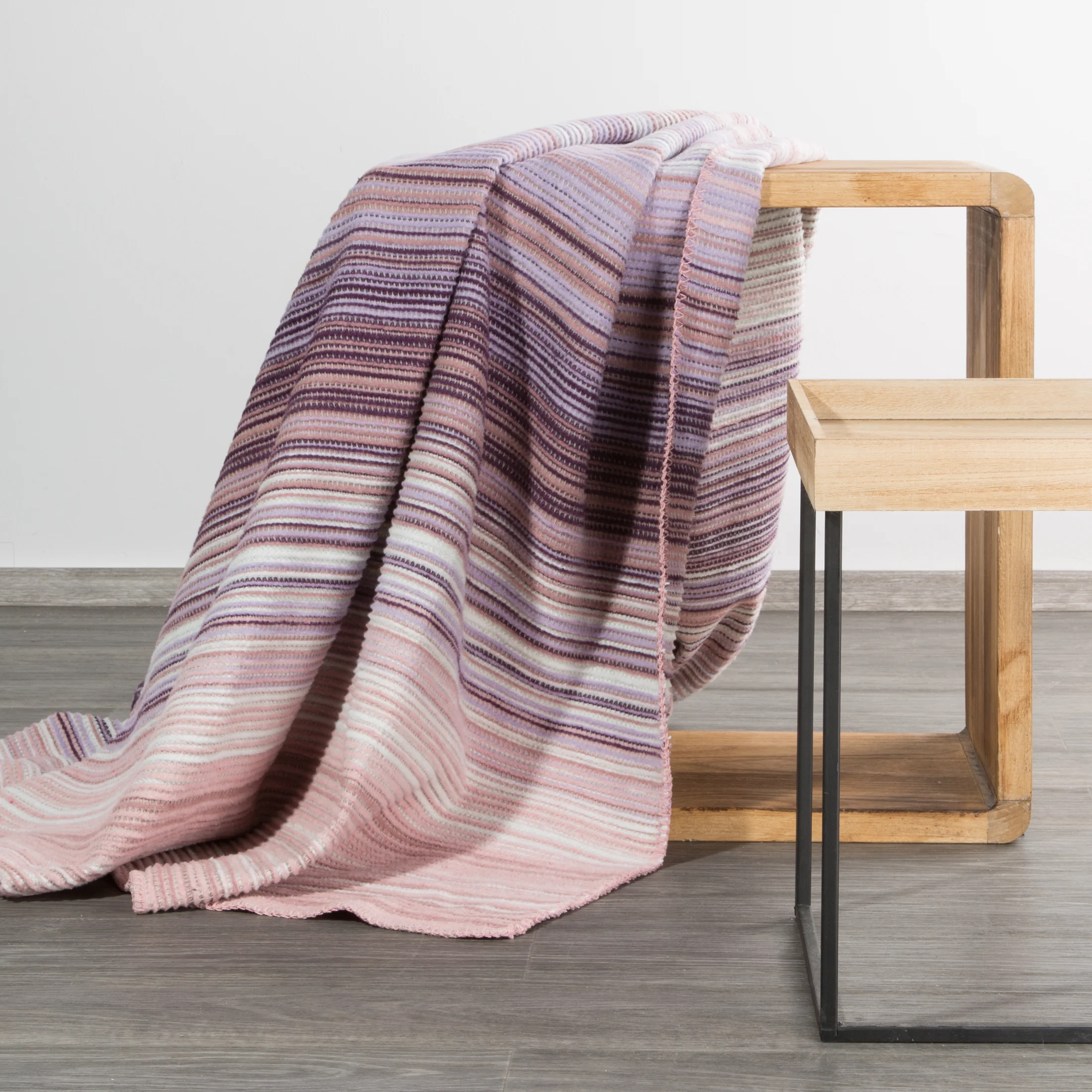 Design 91 Koc AMBER z bawełny i akrylu ze wzorem strukturalnym