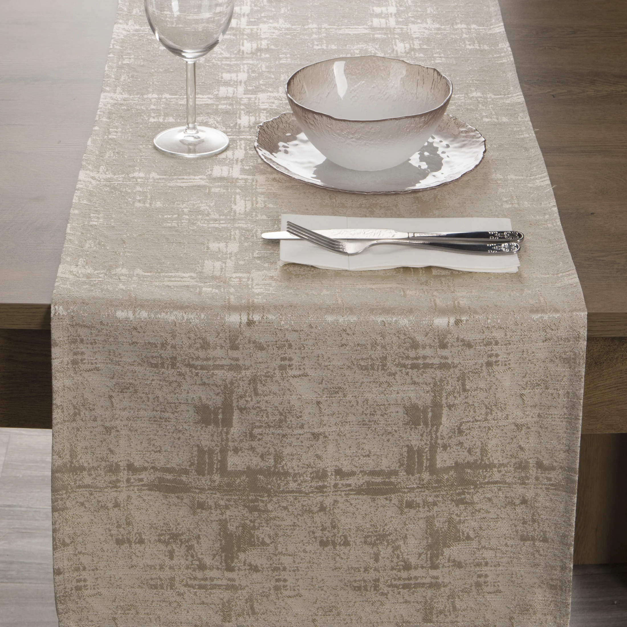 Bieżnik na stół złoty 40x140 cm COLETTE z mieszanki włókien zdobiony przecieranym wzorem