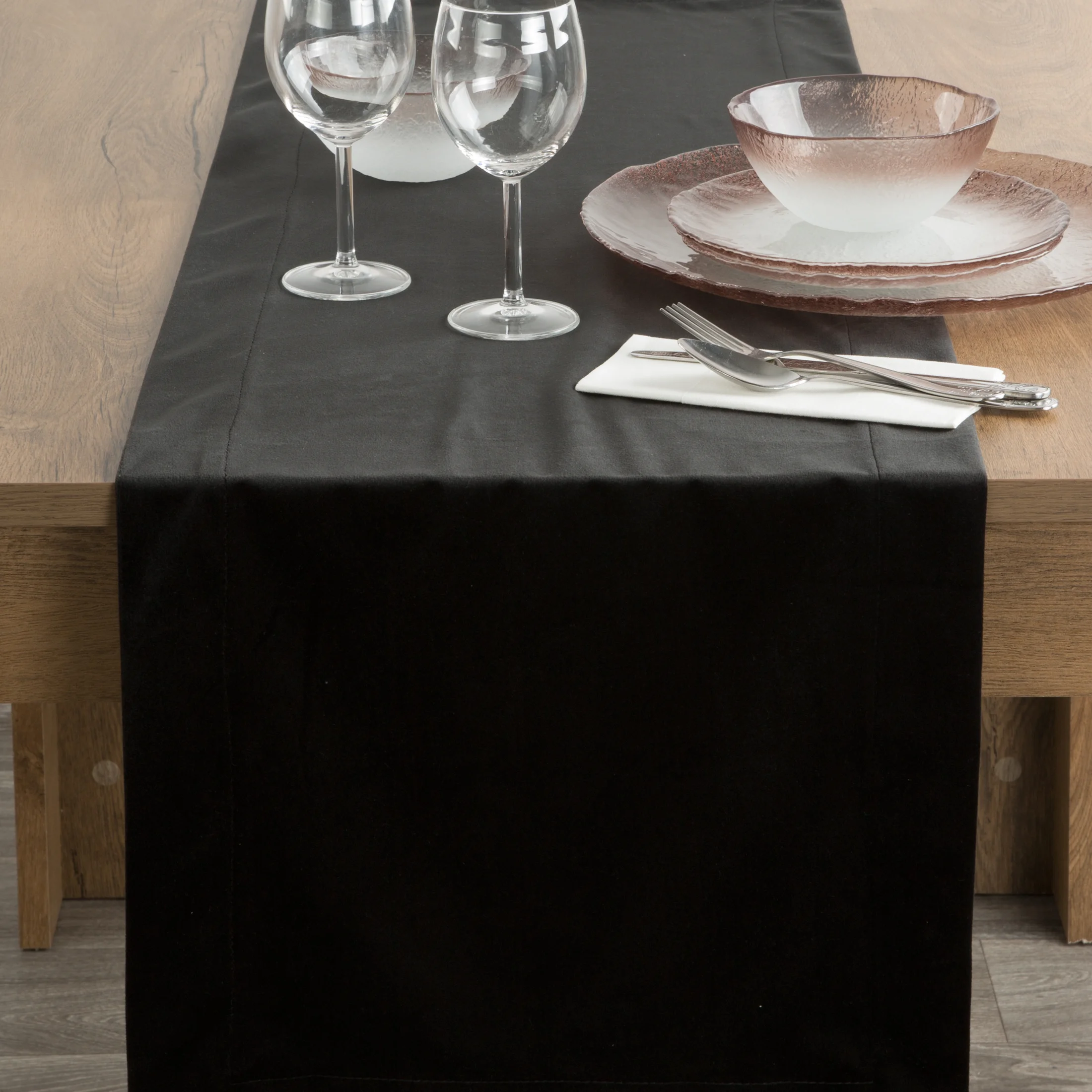 Bieżnik na stół 40x140 cm welwetowy MELINDA z ozdobną listwą