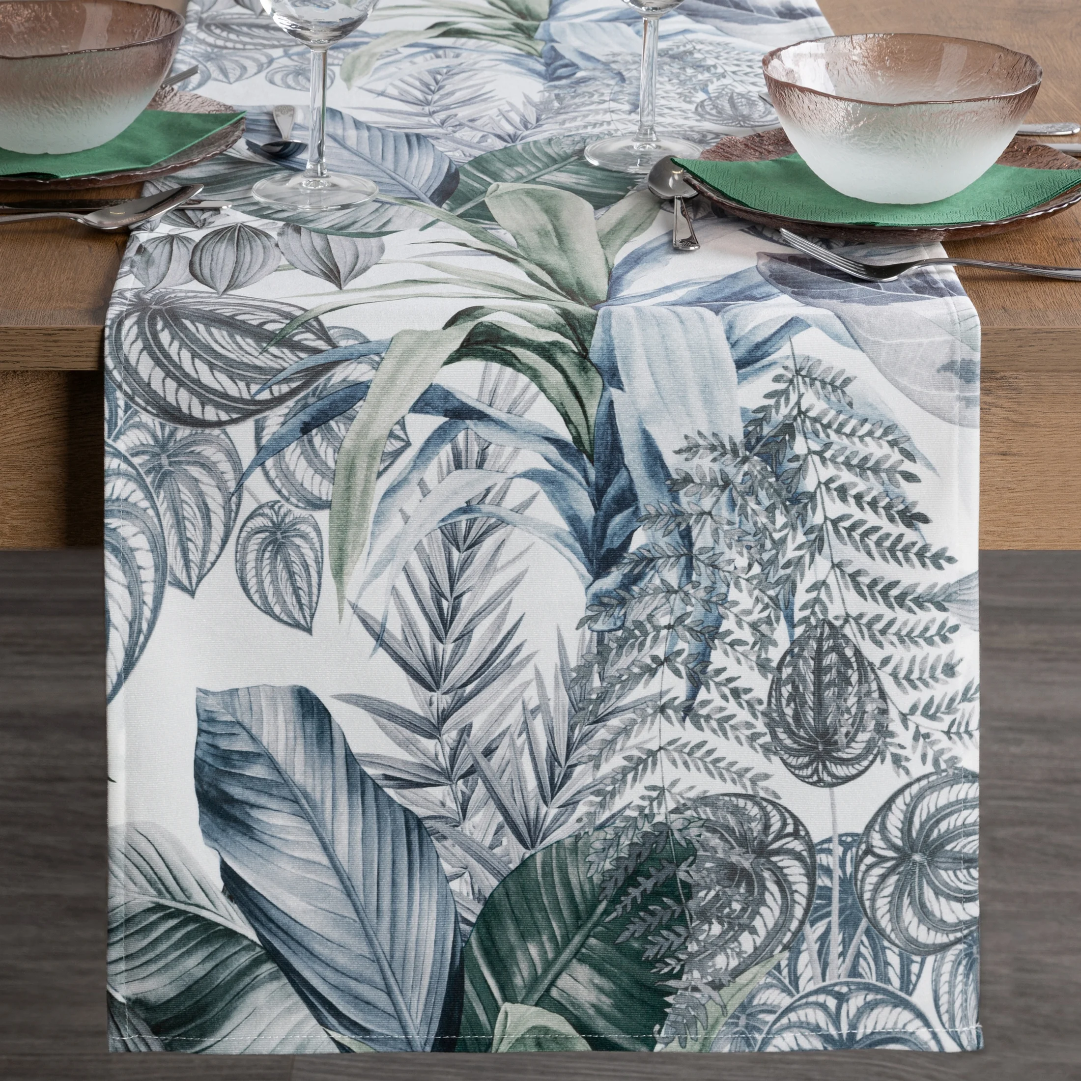 Bieżnik na stół 40x140 cm biało, zielony welwetowy DAVOS zdobiony nadrukiem egzotycznych liści DESIGN 91