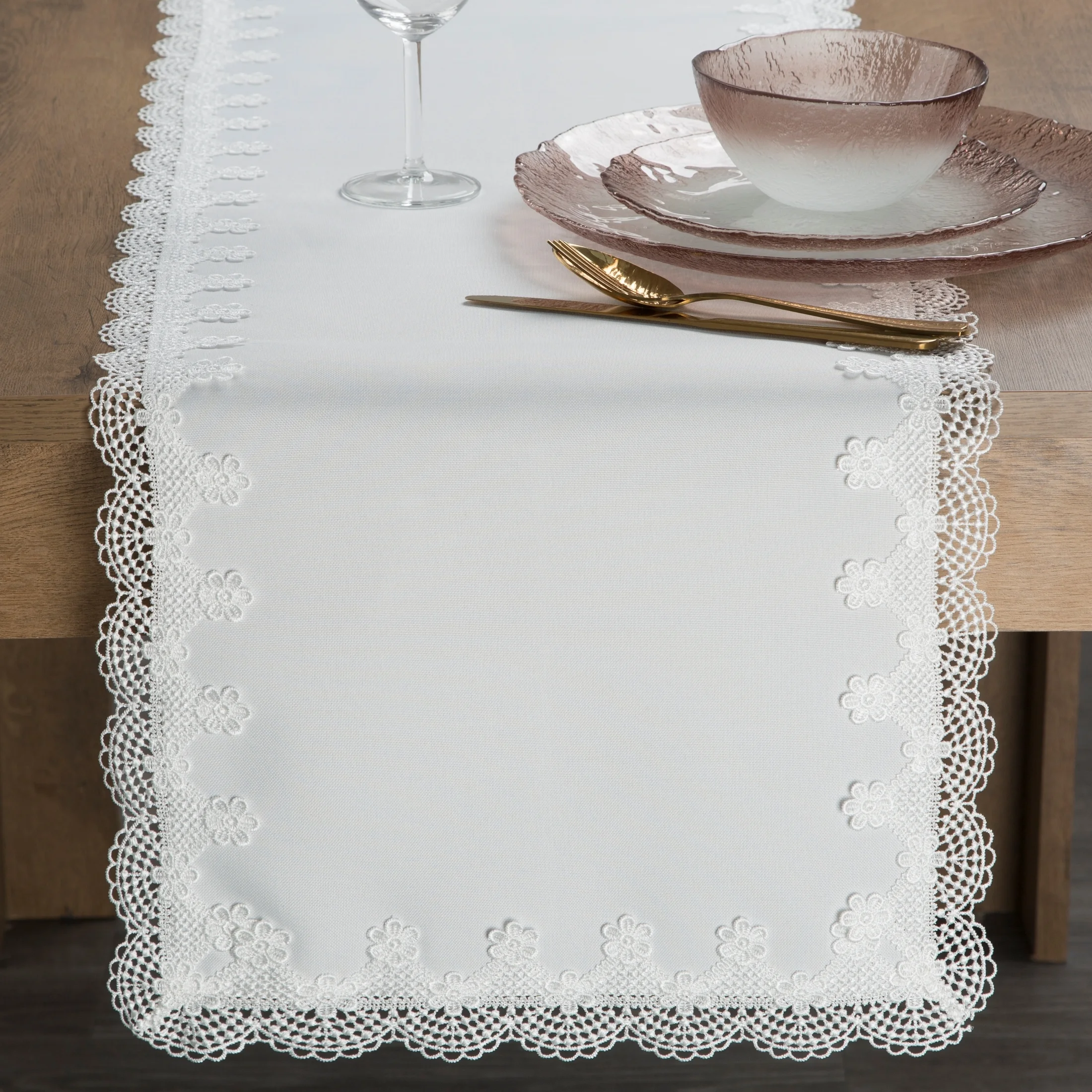 Bieżnik na stół 40x140 cm biały zdobiony haftowaną koronką - RITA Eurofirany