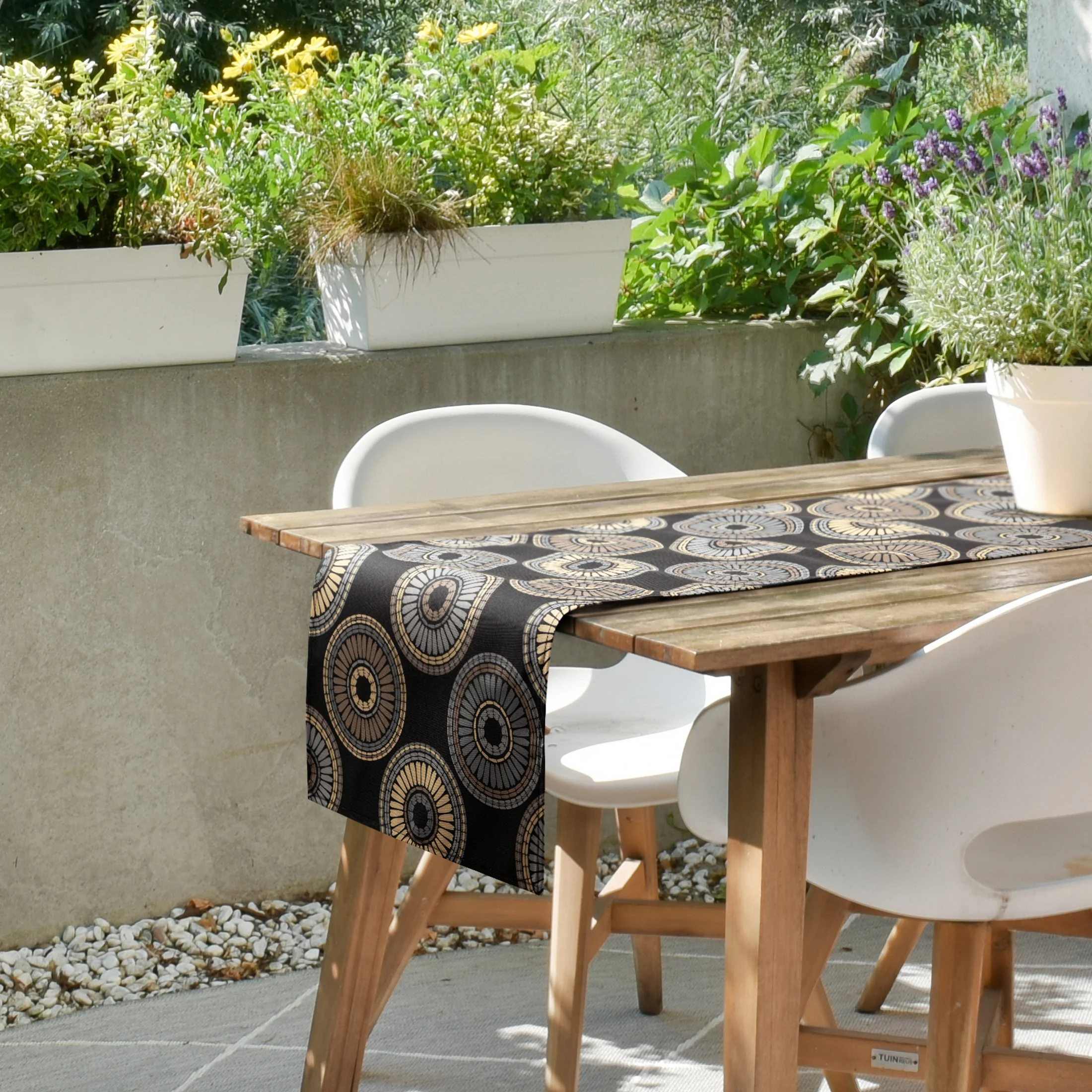 Bieżnik na stół 40x140 cm czarno, beżowy wodoodporny GARDEN na taras oraz balkon w mandale