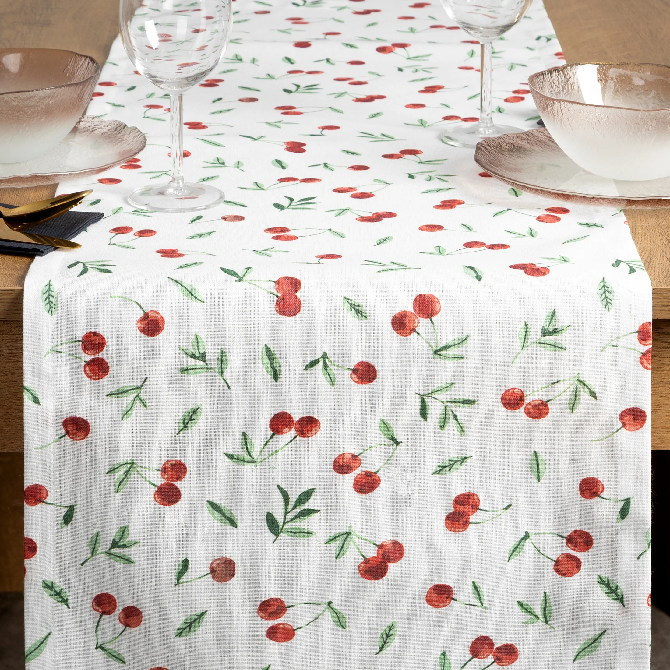 Bieżnik na stół plamoodporny 40x140 cm biało, czerwony z motywem wiśni - CHERRY Eurofirany