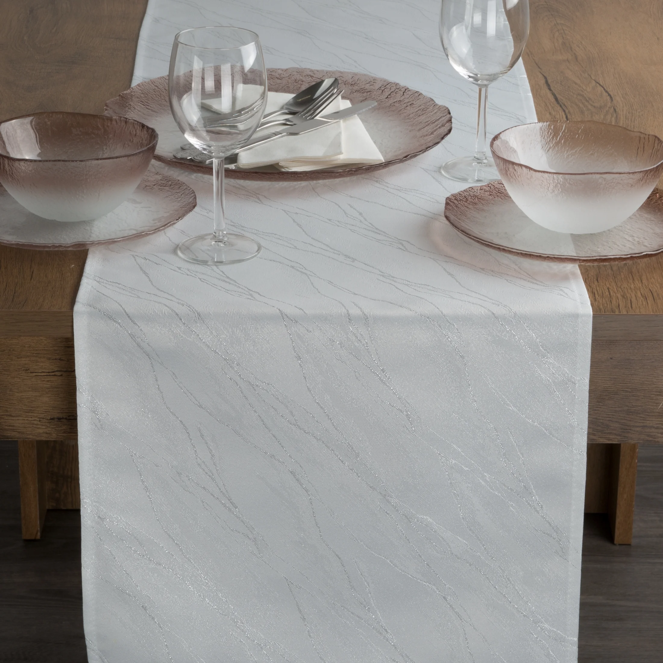 Bieżnik na stół biało, srebrny plamoodporny 40x140 cm SUZANA zdobiony błyszczącym wzorem marmurku