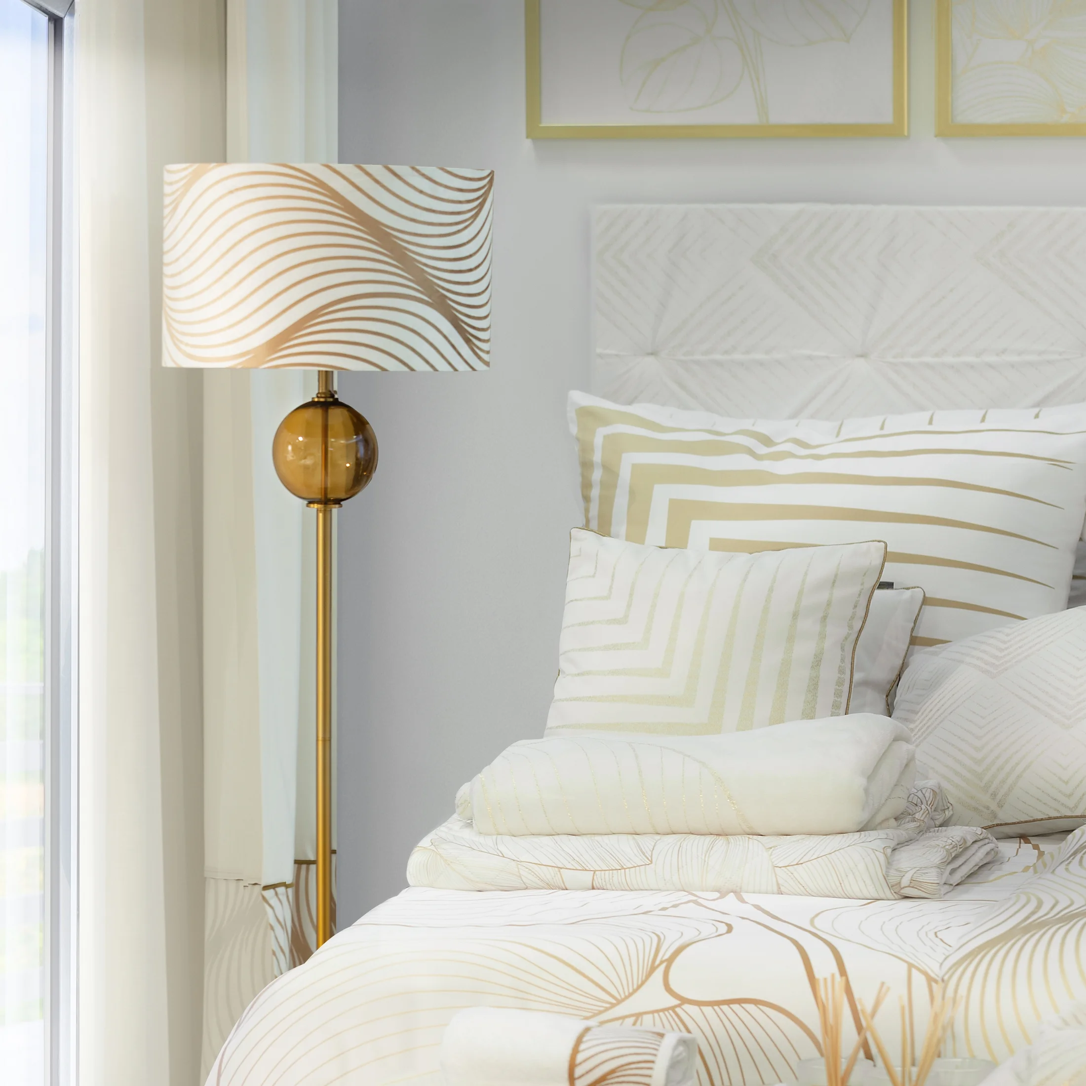 Lampa stojąca biała BLANCA 3 z welwetowym abażurem w geometryczny wzór Limited Collection Eurofirany