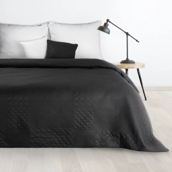 Narzuta czarna 170x210 cm z patchworkowym motywem wytłaczanym techniką hot press BONI 5 DESIGN 91 Eurofirany