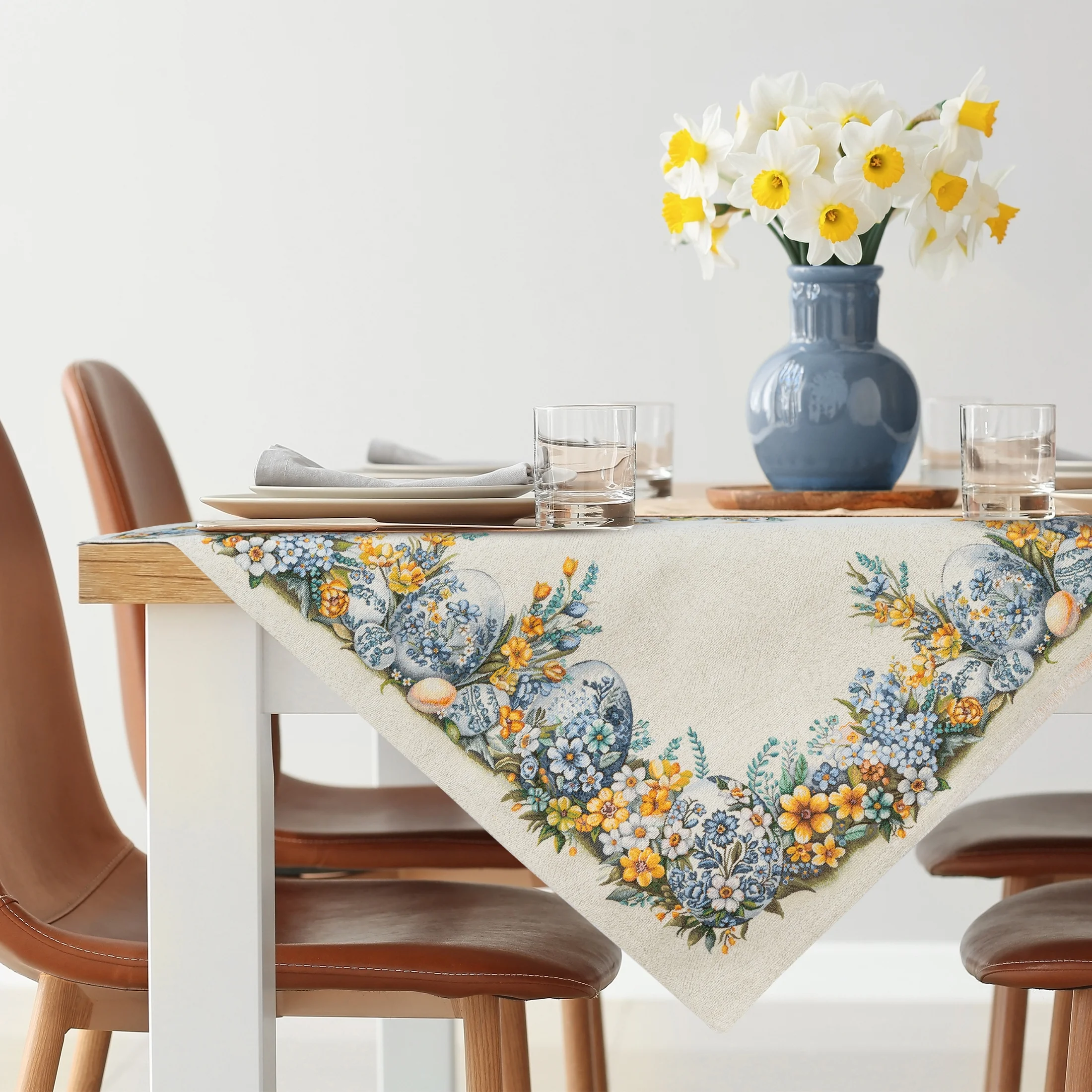 Wielkanocny obrus naturalno, niebieski 100x100 cm gobelinowy zdobiony tkanym motywem świątecznym Eurofirany