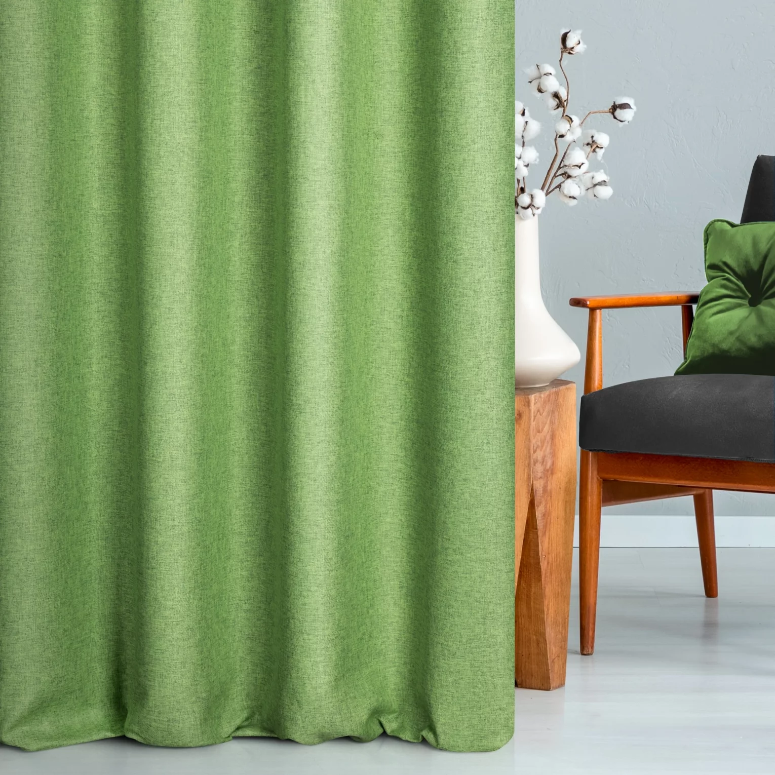 Zasłona szyta na tunelu jasnozielona z tkaniny trudnopalnej, zaciemniającej, typu blackout z efektem melanżu