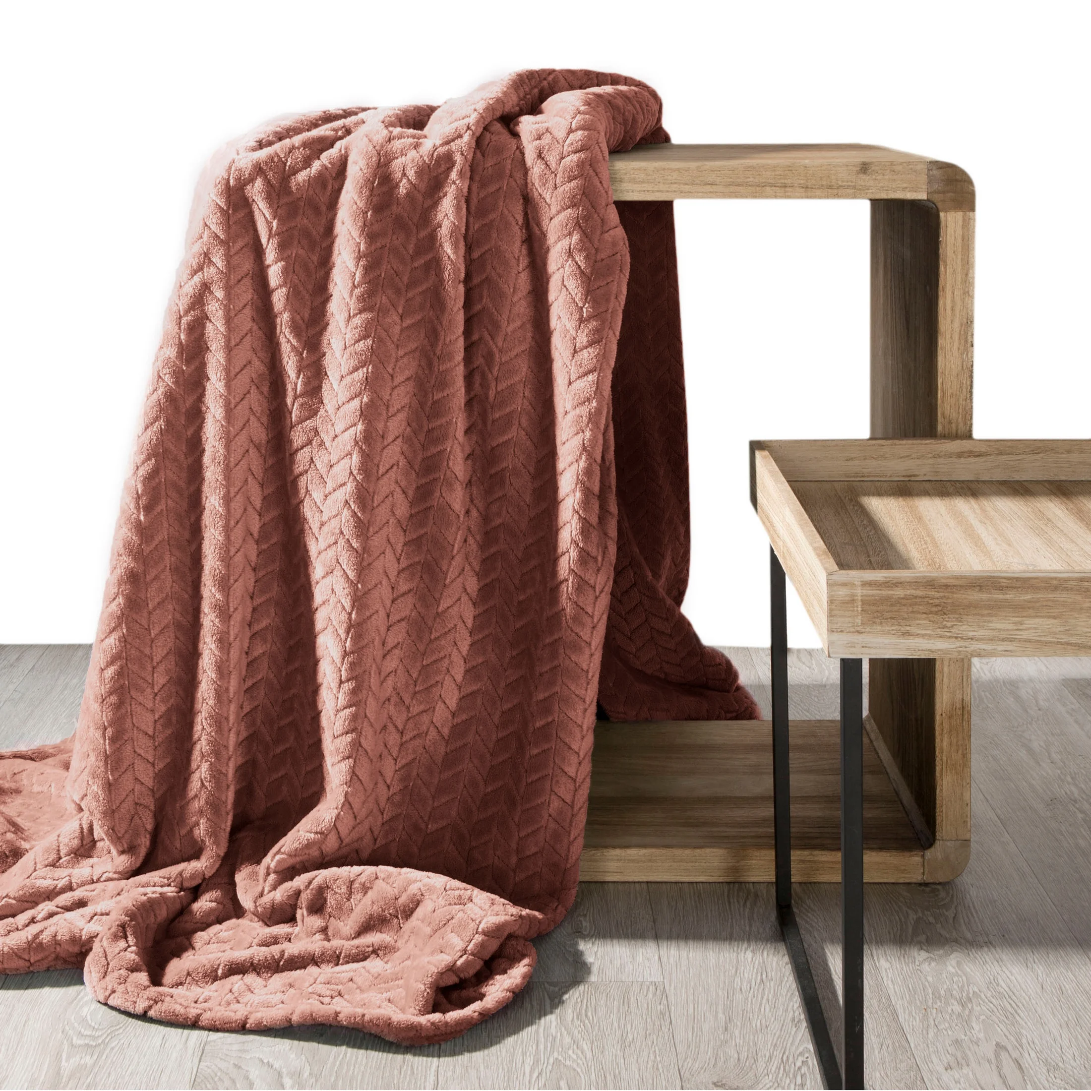 Koc 170x210 cm pudrowo różowy miękki w dotyku z wytłaczanym wzorem CINDY DESIGN 91 Eurofirany