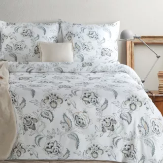 Pościel 140x200 cm komplet 2 częściowy satyna bawełniana kolor biały, jasnoniebieski zdobiony motywem kwiatów SPRING 83 Eurofirany