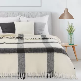 Koc 130x170 cm czarno, kremowy z efektem ombre i frędzlami MOHER Eurofirany
