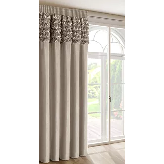 Zasłona ciemnobeżowa z welwetu zdobiona aplikacją 3D róż 140x270 cm taśma - ROSES Eva Minge Eurofirany
