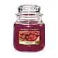 Średnia świeca zapachowa w szklanym słoiku z pokrywką YANKEE CANDLE o zapachu Black cherry