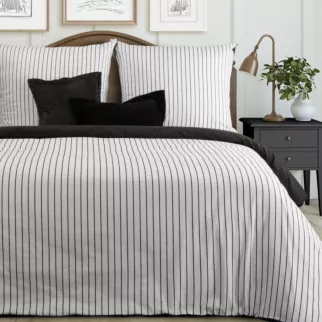 Pościel 160x200 cm komplet 3 częściowy z satyny bawełnianej kolor biało, czarny w paseczki RAYA Eurofirany