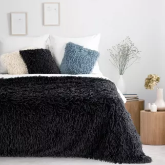 Koc z przyjemnego futerka 130x170 cm czarny ADORE Eurofirany